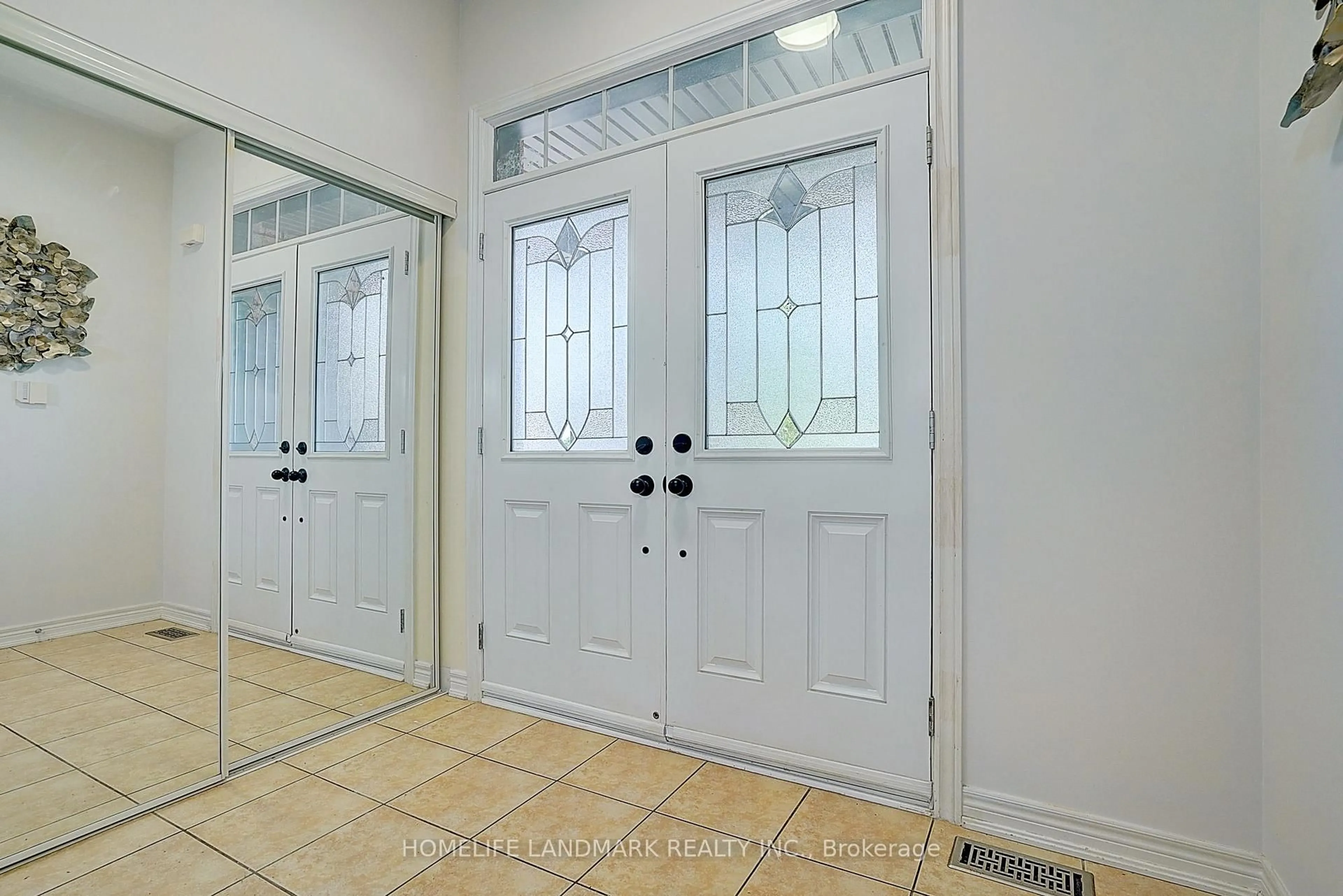 Indoor entryway for 114 Milos Rd, Richmond Hill Ontario L4E 0M3