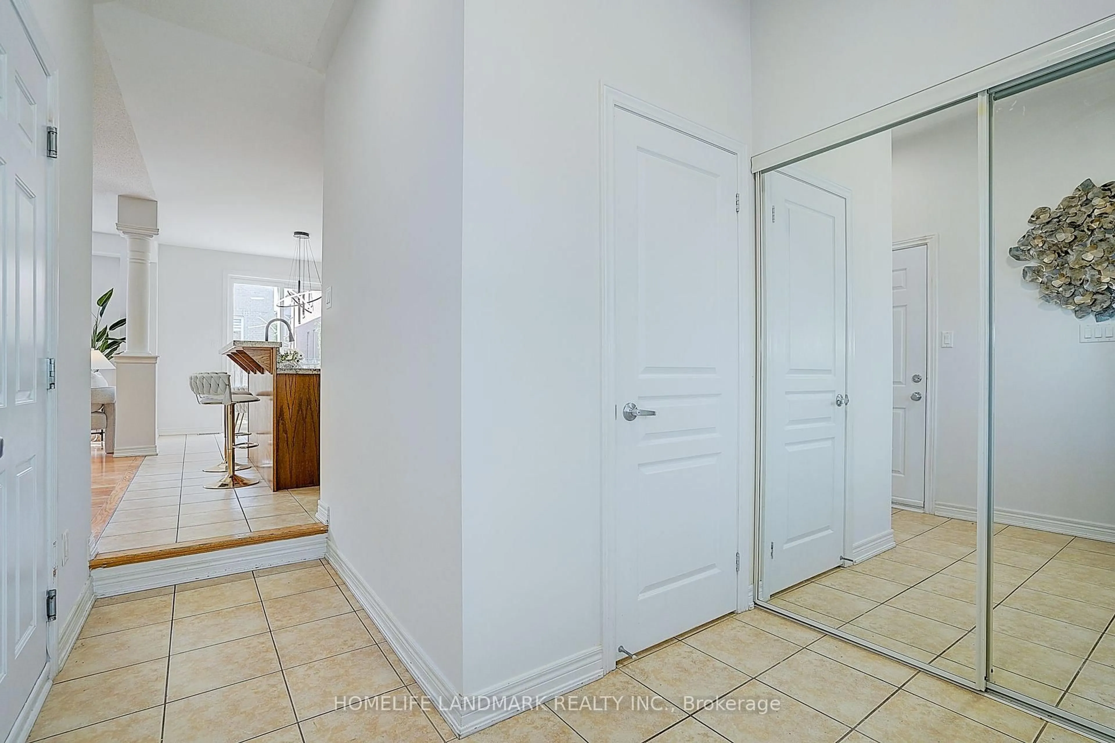 Indoor entryway for 114 Milos Rd, Richmond Hill Ontario L4E 0M3