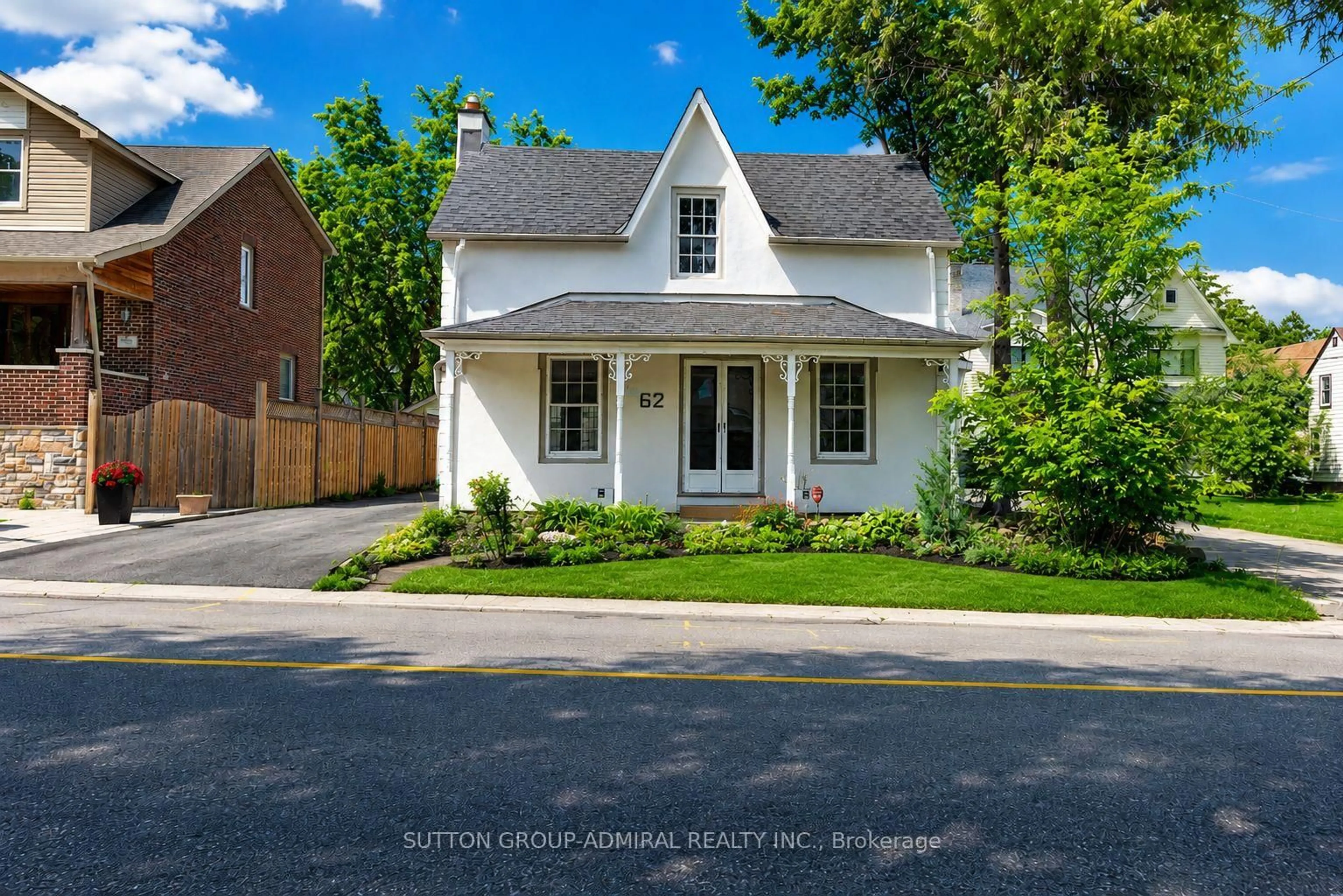 Home with brick exterior material, street for 62 Centre St, Richmond Hill Ontario L4C 3P7