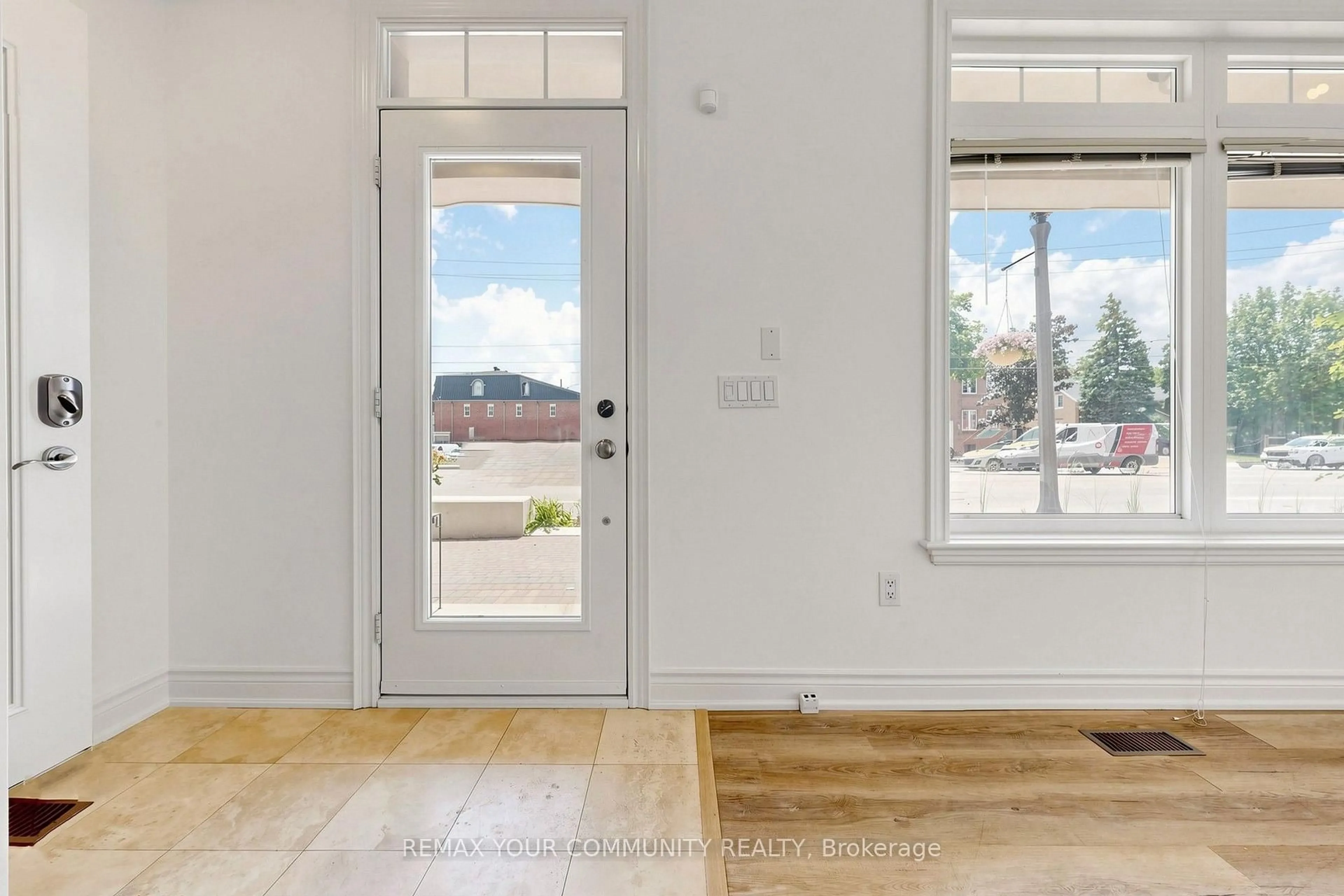 Indoor entryway for 2298 Major Mackenzie Dr, Vaughan Ontario L6A 0C4