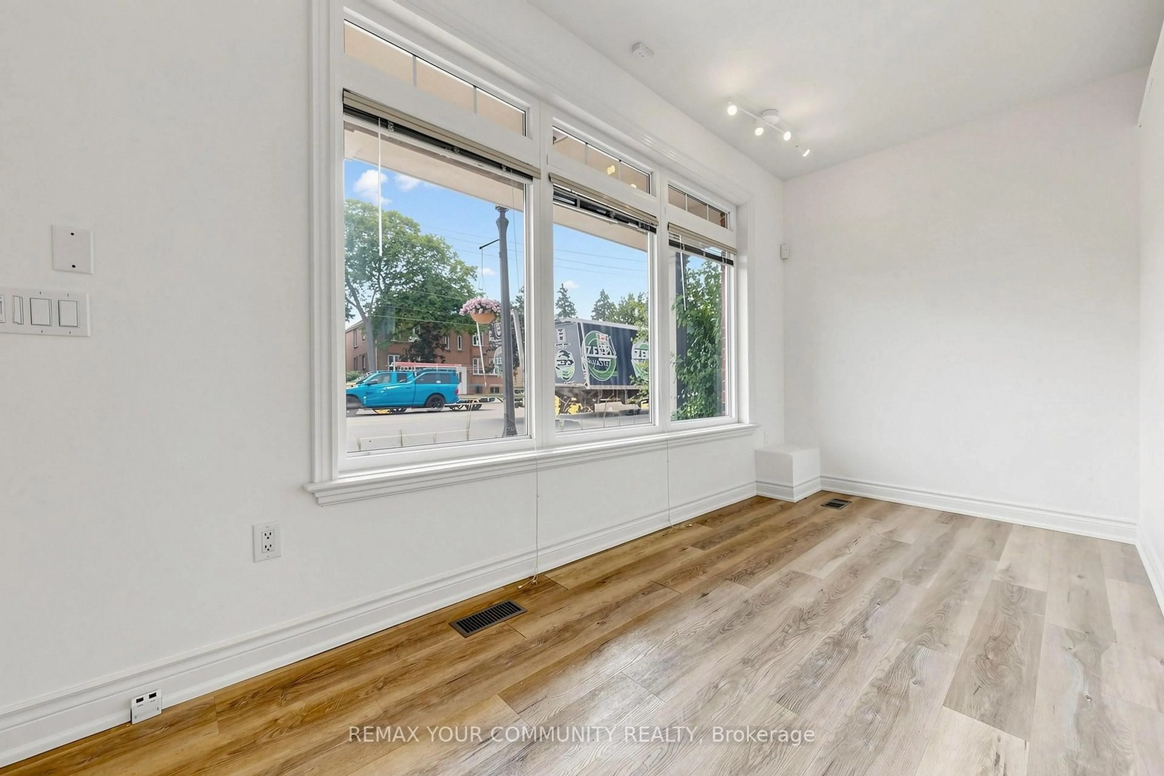 A pic of a room for 2298 Major Mackenzie Dr, Vaughan Ontario L6A 0C4