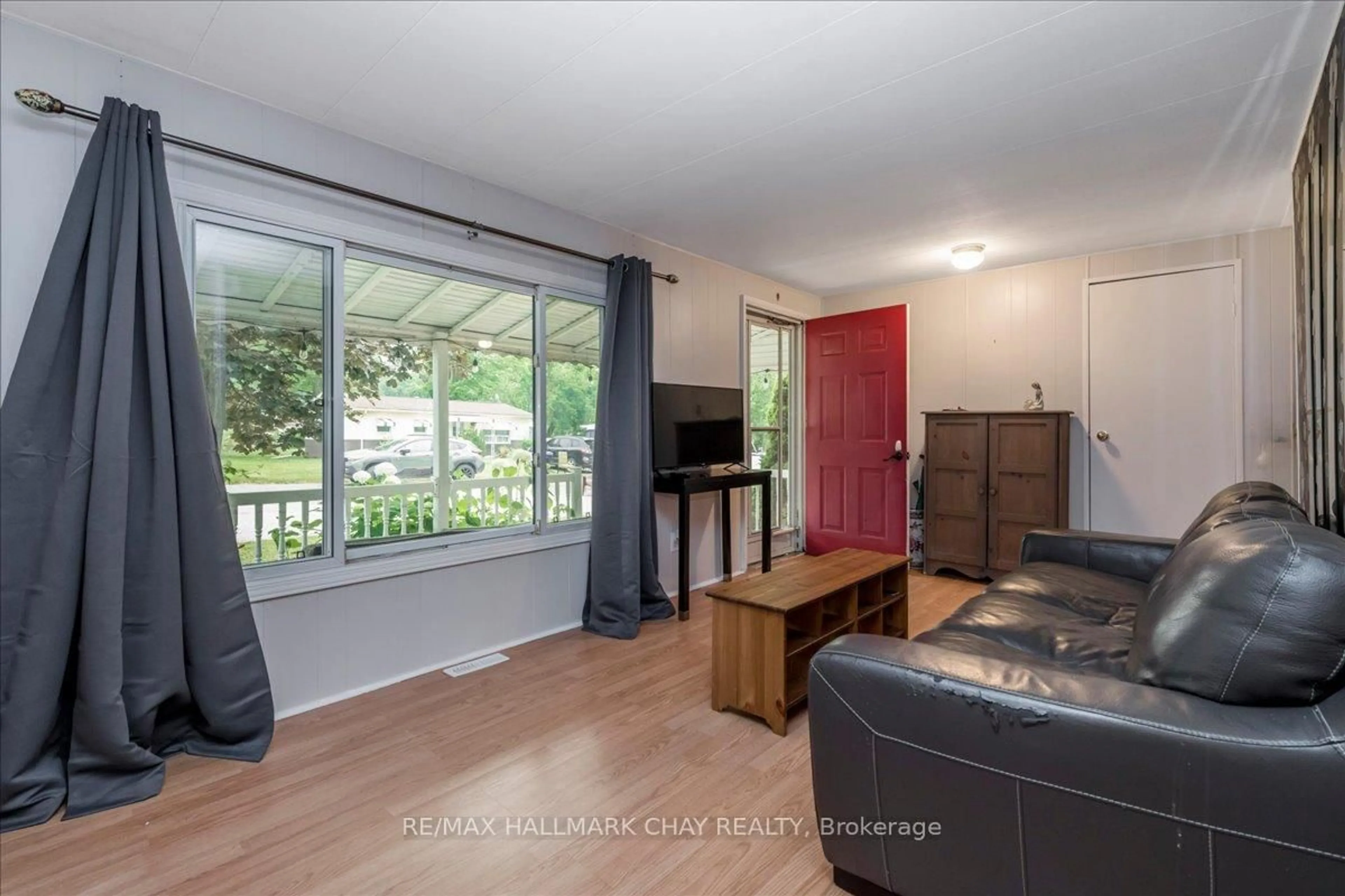 Living room with furniture, wood/laminate floor for 28 Flora Crt, Innisfil Ontario L9S 1R4