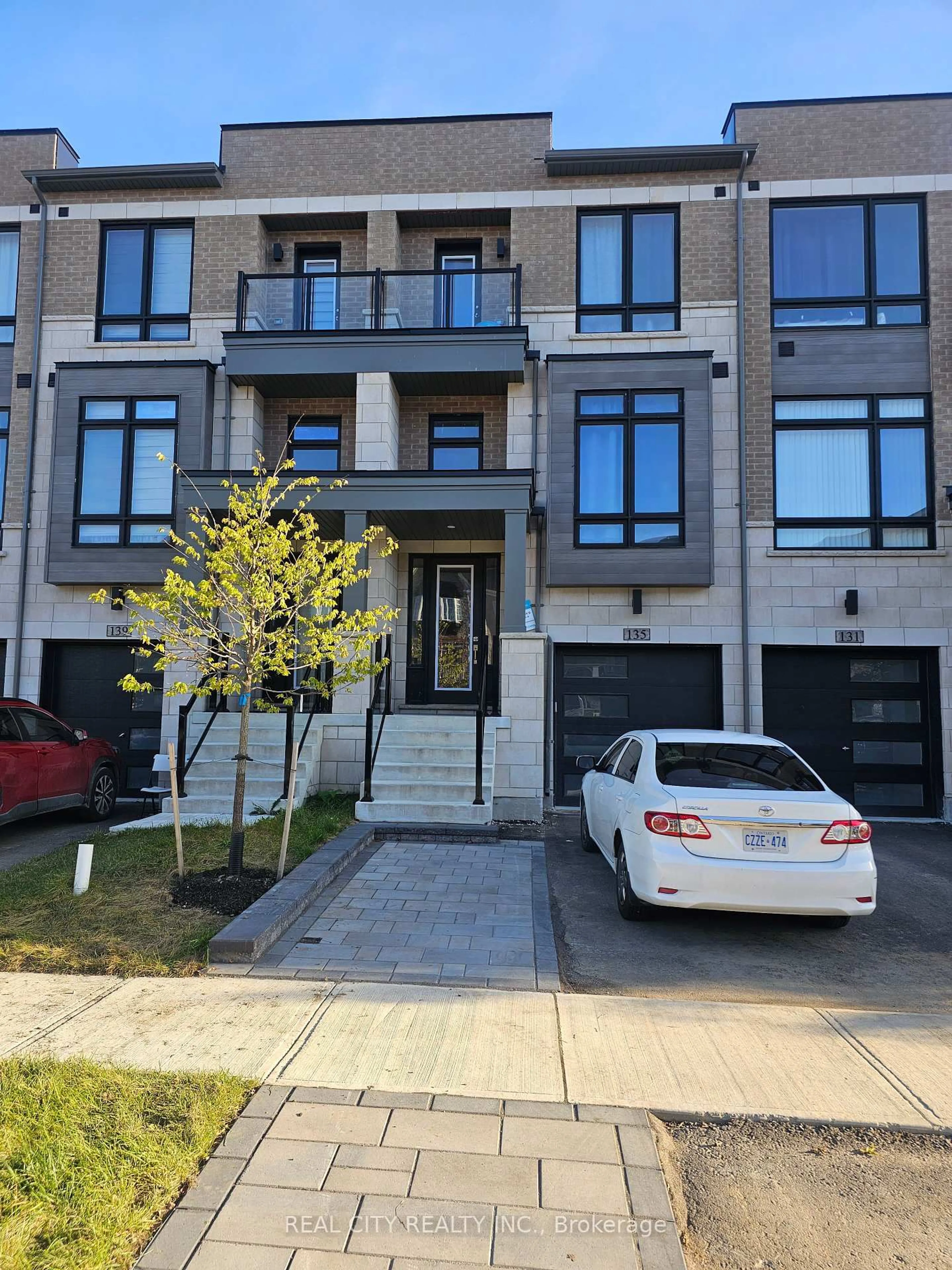 Unknown for 135 Farooq Blvd, Vaughan Ontario L4L 1A6