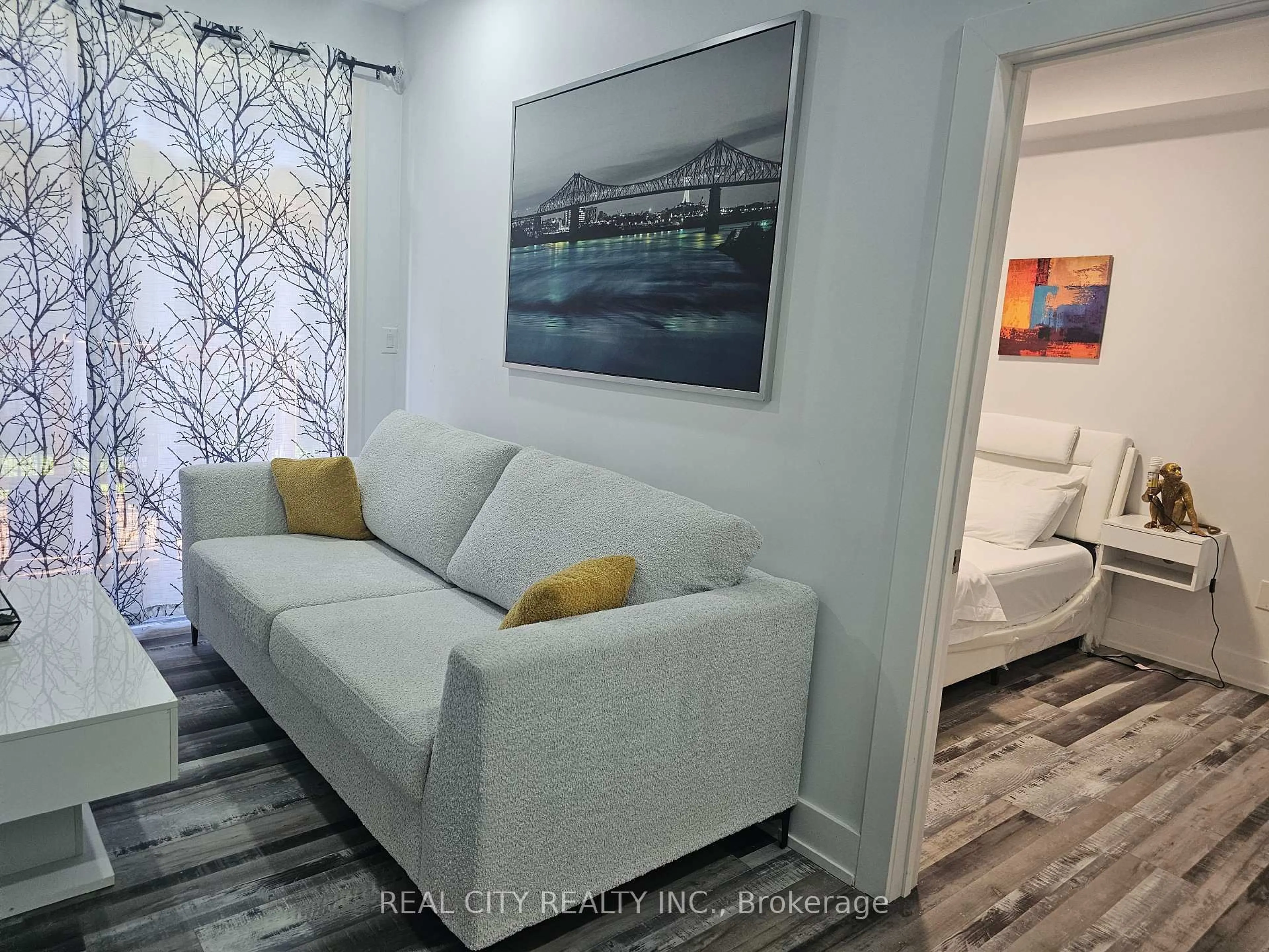 Living room with furniture, unknown for 135 Farooq Blvd, Vaughan Ontario L4L 1A6