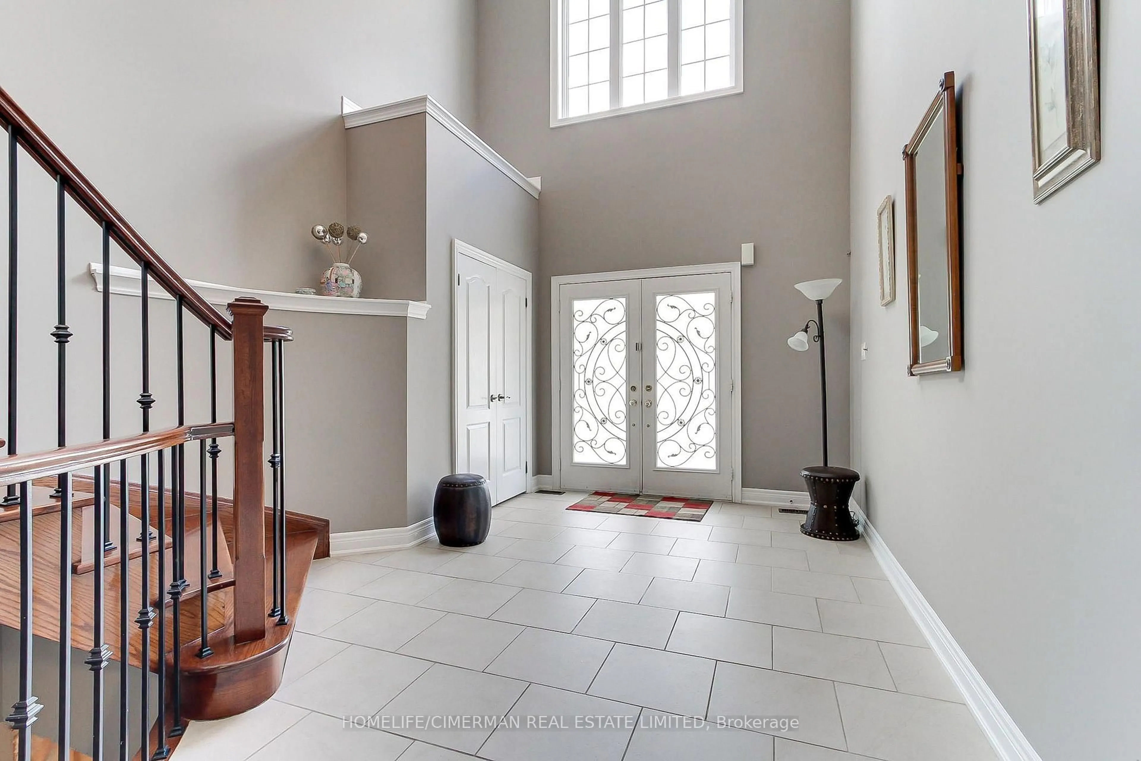 Indoor entryway for 88 Chelsea Cres, Bradford West Gwillimbury Ontario L3Z 0J7