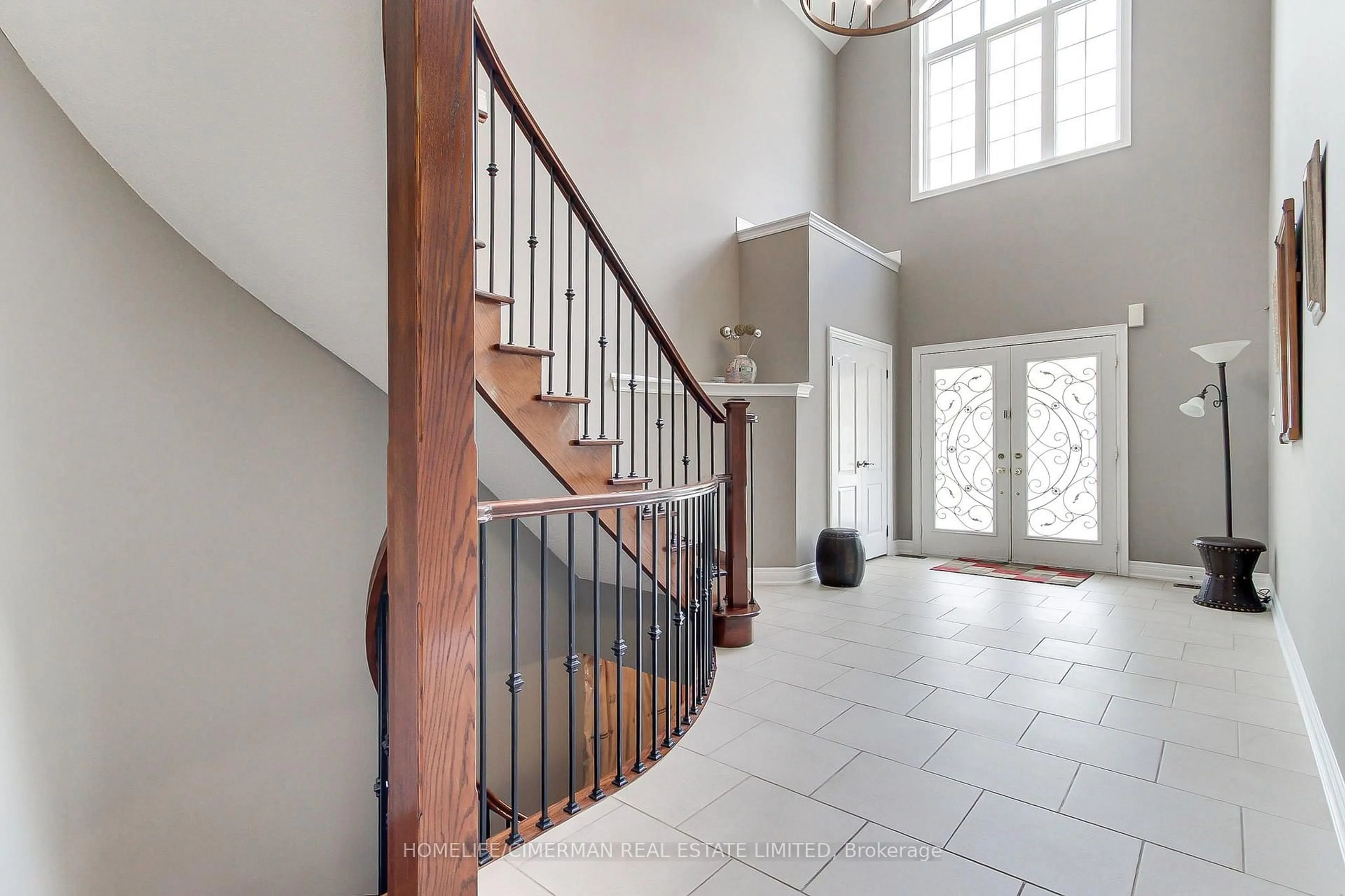 Indoor foyer for 88 Chelsea Cres, Bradford West Gwillimbury Ontario L3Z 0J7