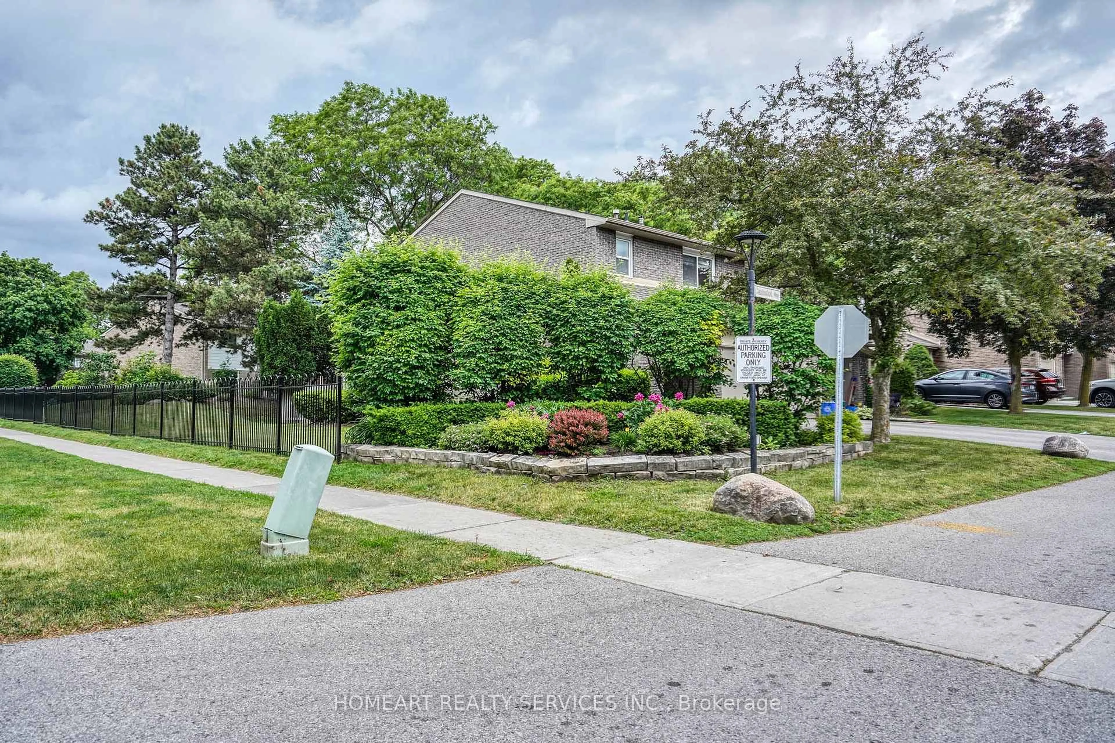 Unknown for 2 Camelot Way, Markham Ontario L3P 3W1