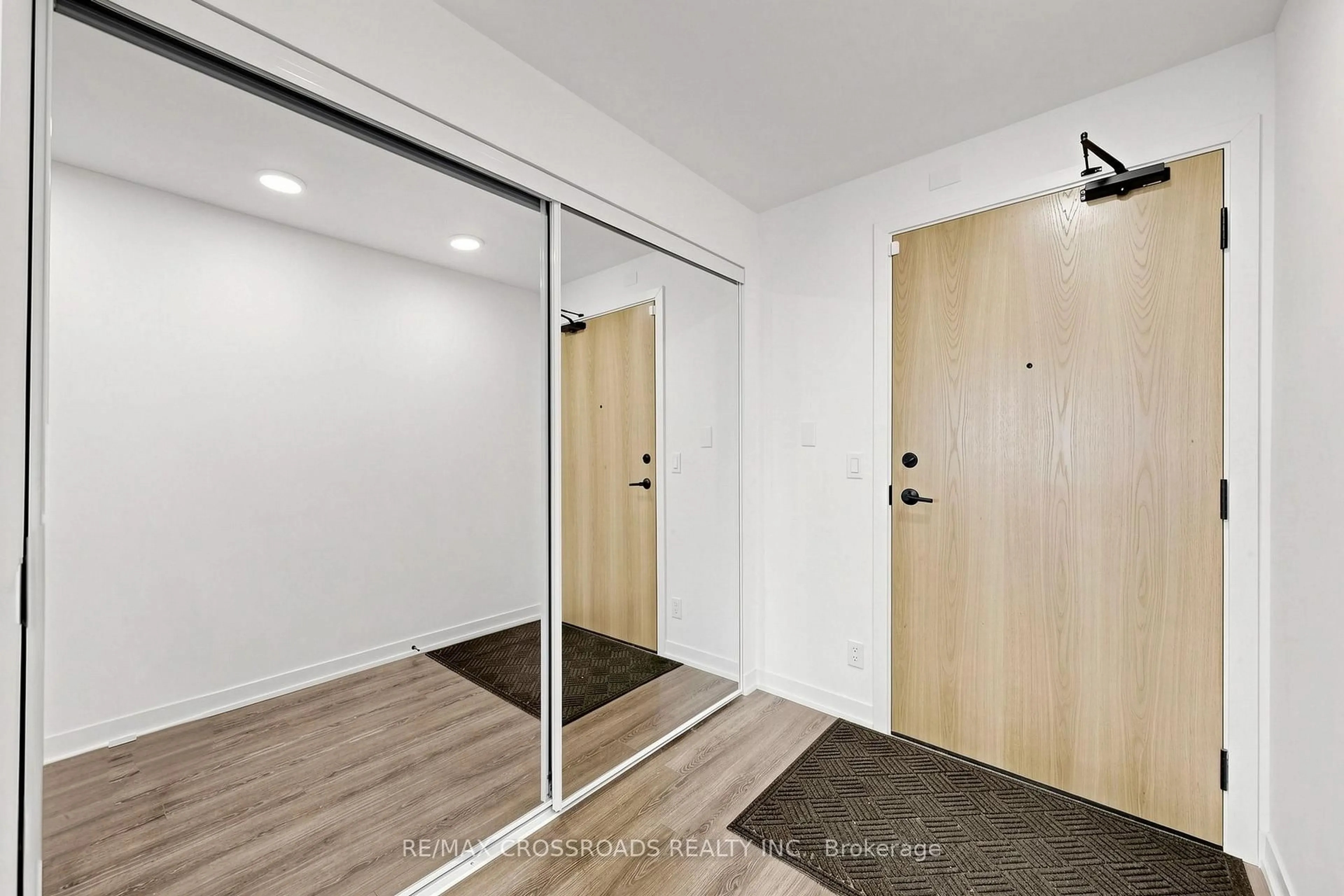 Indoor entryway for 7950 Bathurst St #902, Vaughan Ontario L4J 0L4