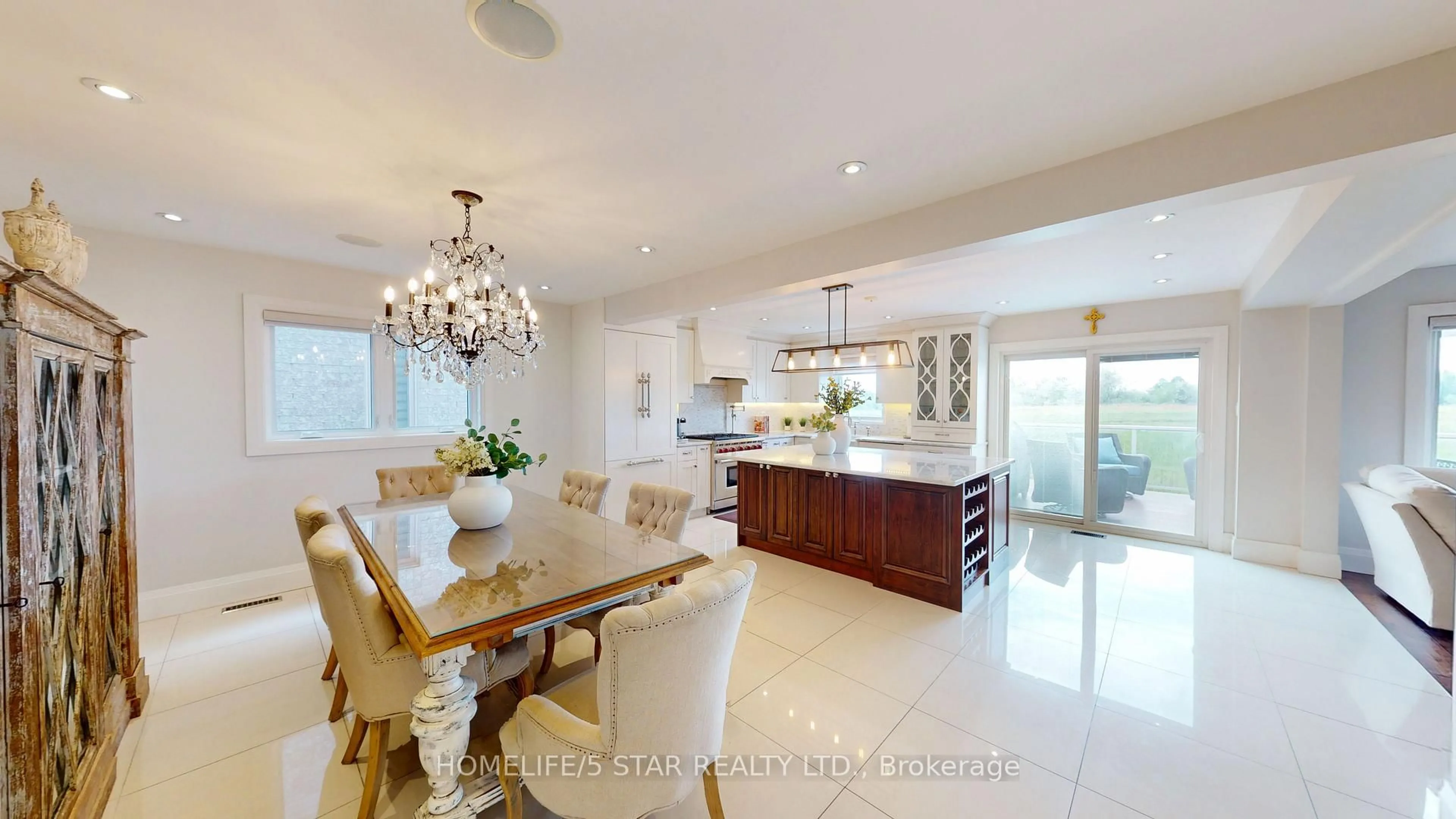 Open concept kitchen, ceramic/tile floor for 192 Veneto Dr, Vaughan Ontario L4L 8X6