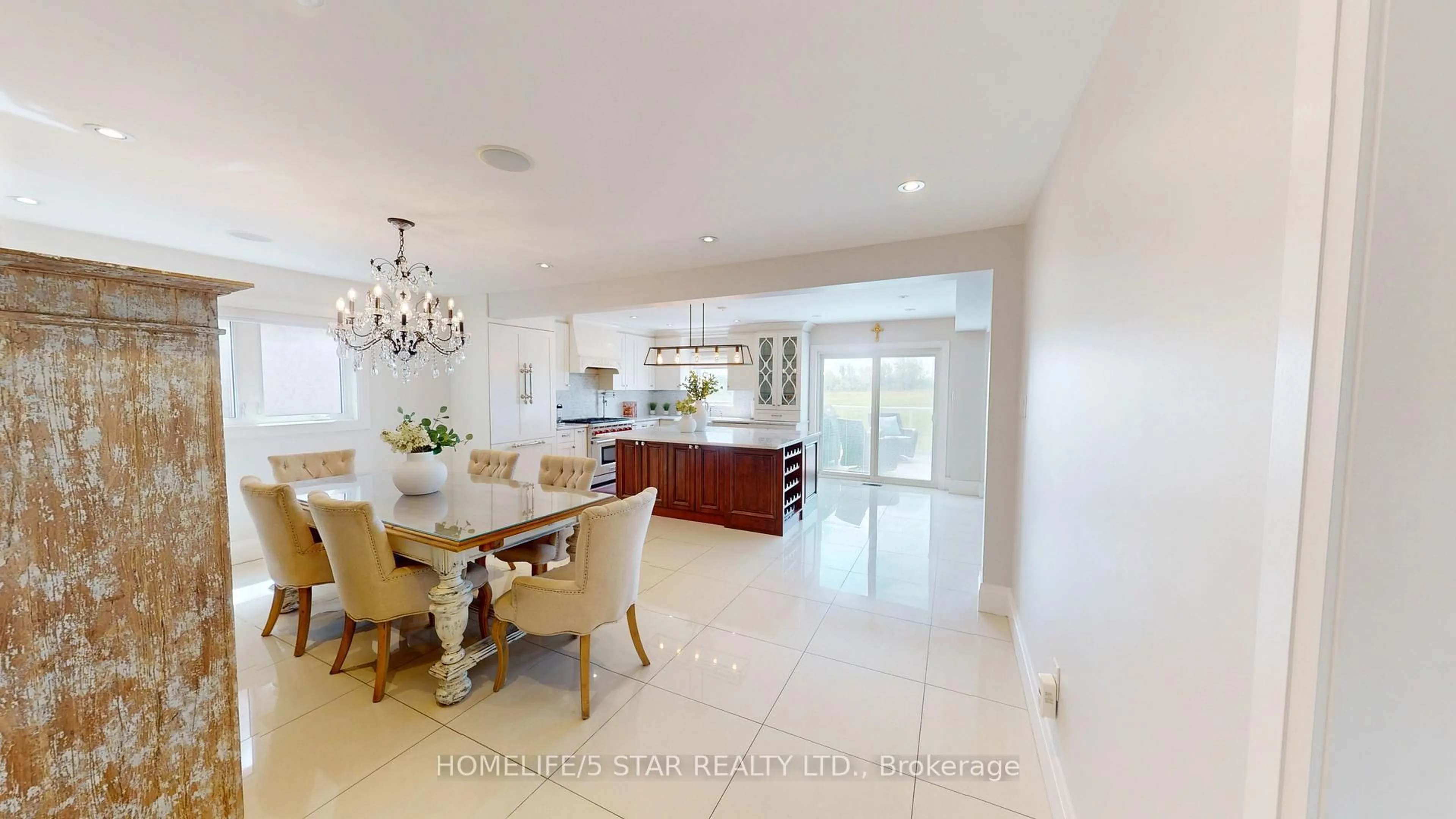 Open concept kitchen, ceramic/tile floor for 192 Veneto Dr, Vaughan Ontario L4L 8X6