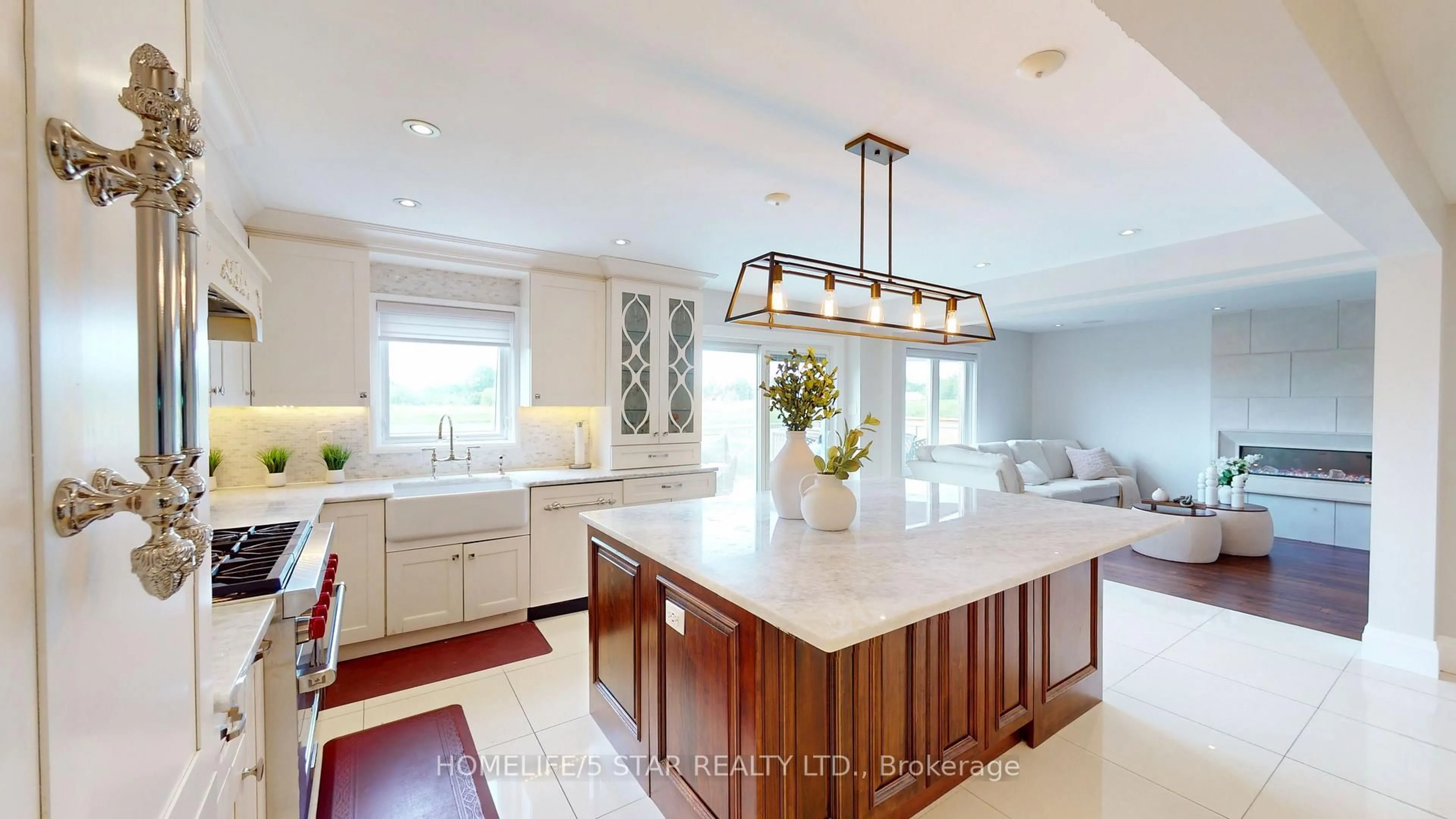 Open concept kitchen, ceramic/tile floor for 192 Veneto Dr, Vaughan Ontario L4L 8X6