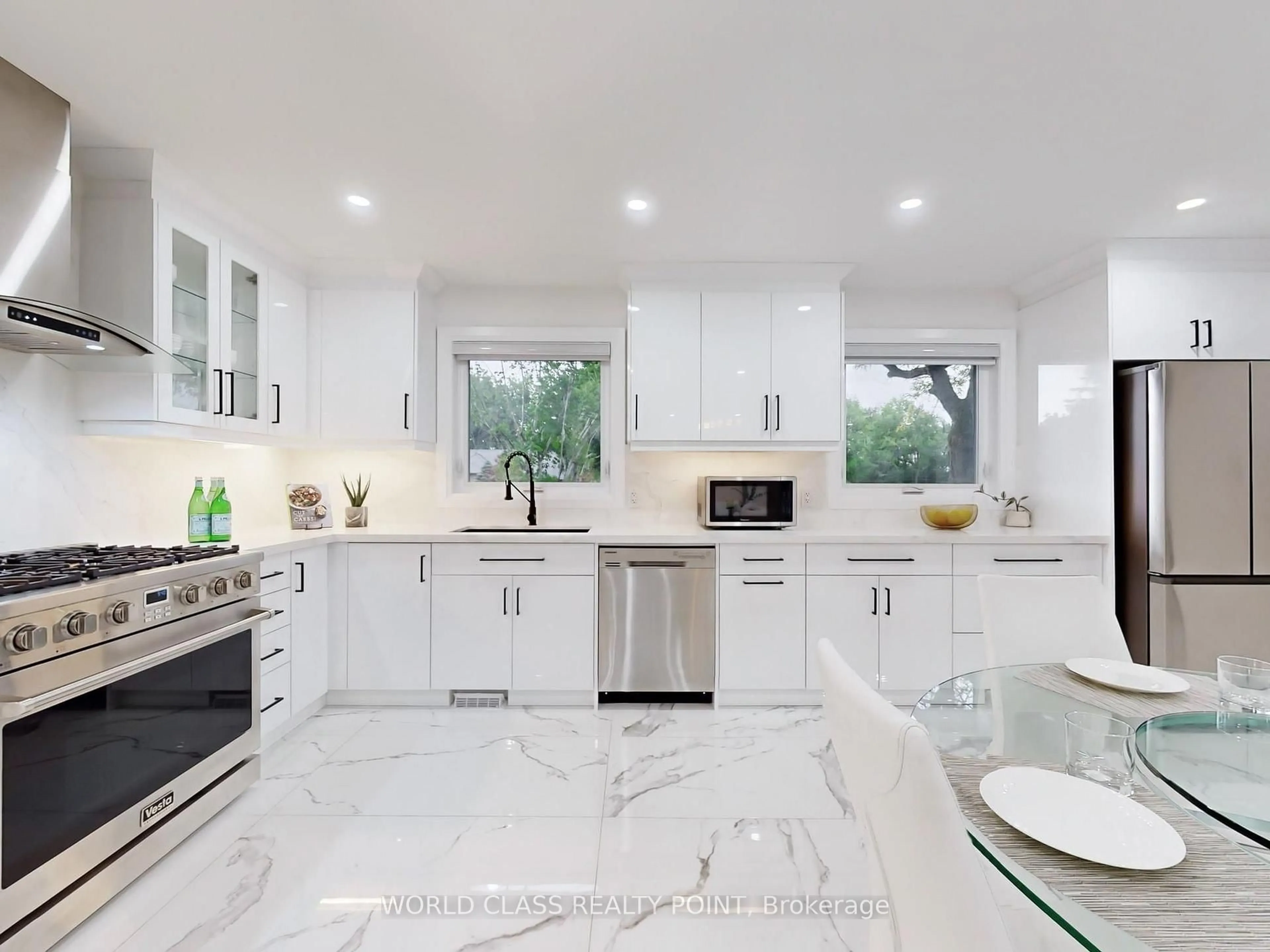 Contemporary kitchen, ceramic/tile floor for 60 Kleins Rdge, Vaughan Ontario L0J 1C0