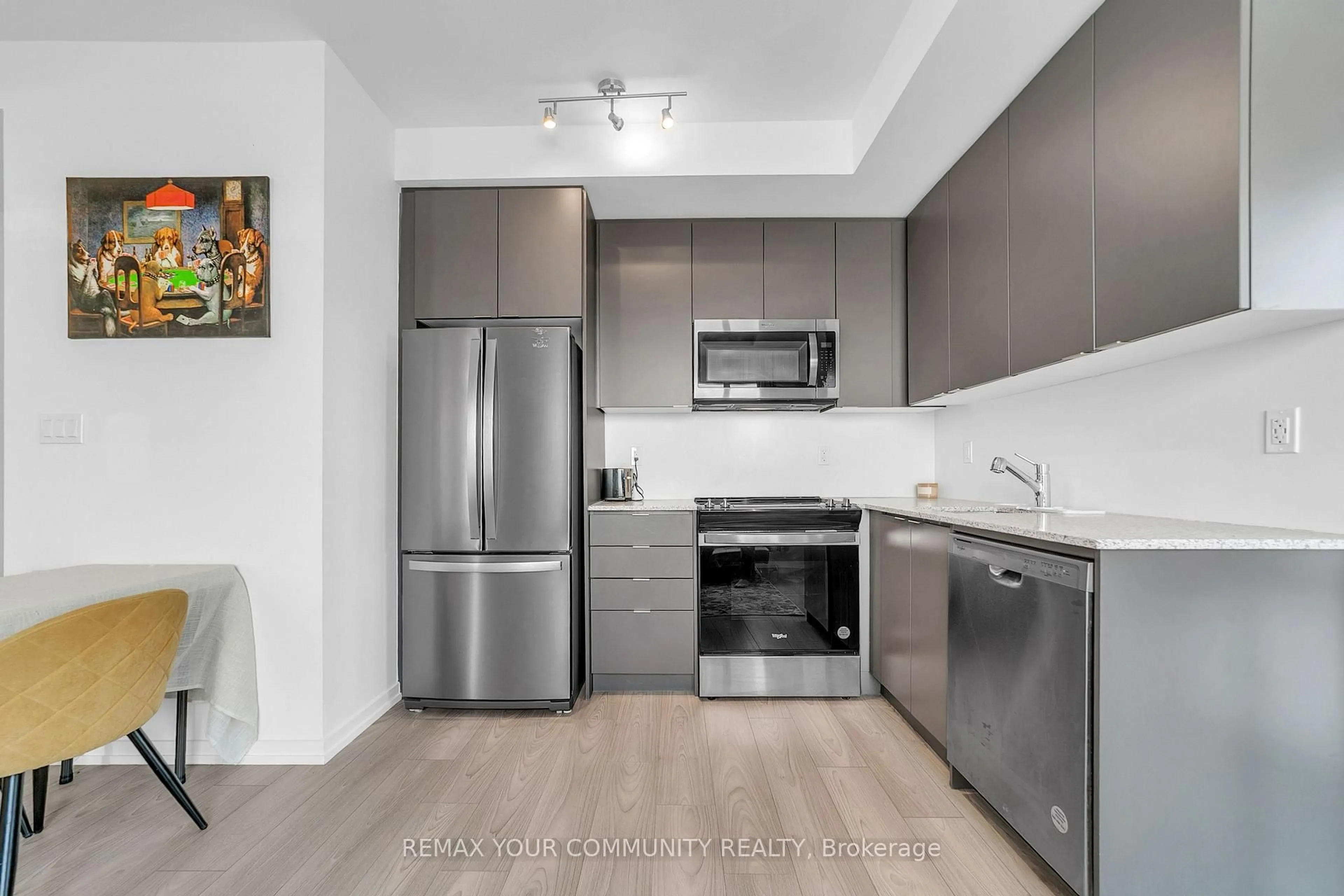 Standard kitchen, unknown for 2-20 Lytham Green Circ #191, Newmarket Ontario L3Y 0H3
