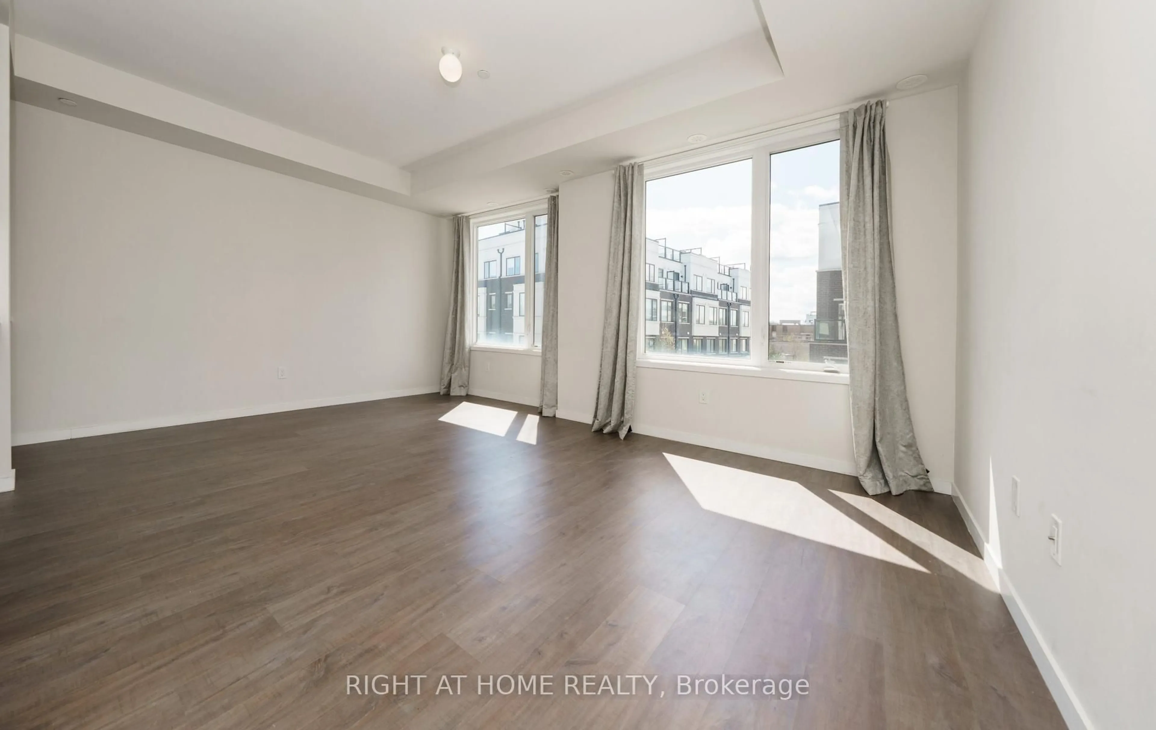 A pic of a room for 200 Alex Gardner Circ #34, Aurora Ontario L4G 3G5