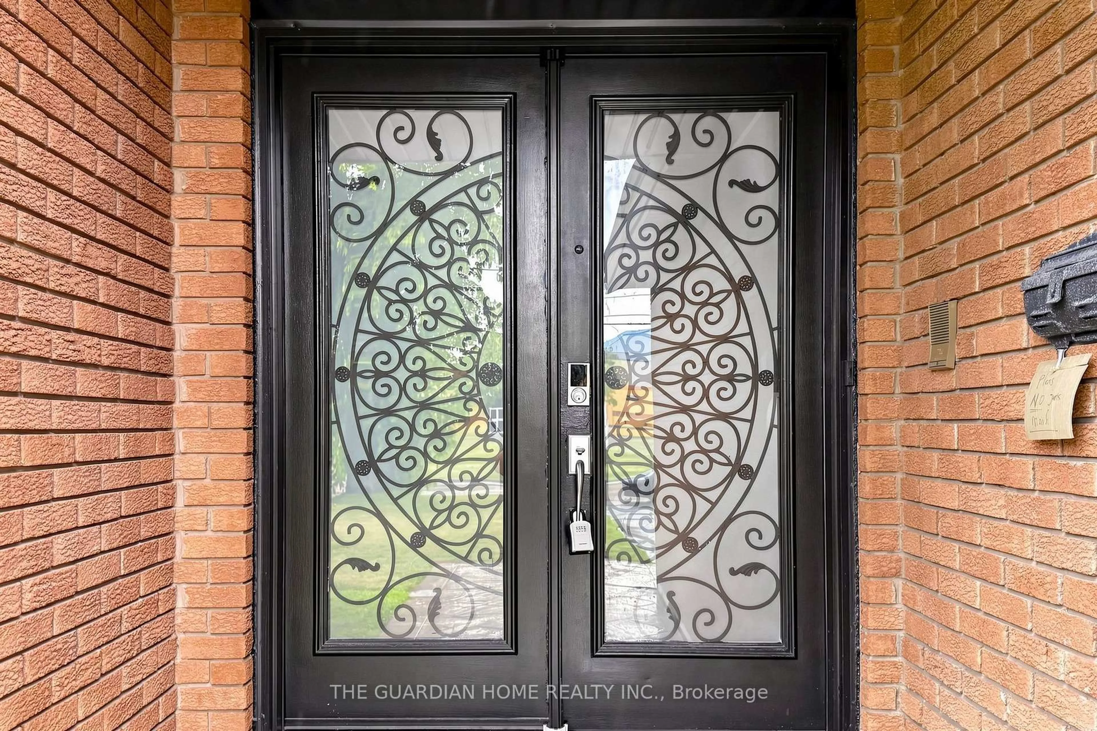 Indoor entryway for 421 Carrville Rd, Richmond Hill Ontario L4C 6E5