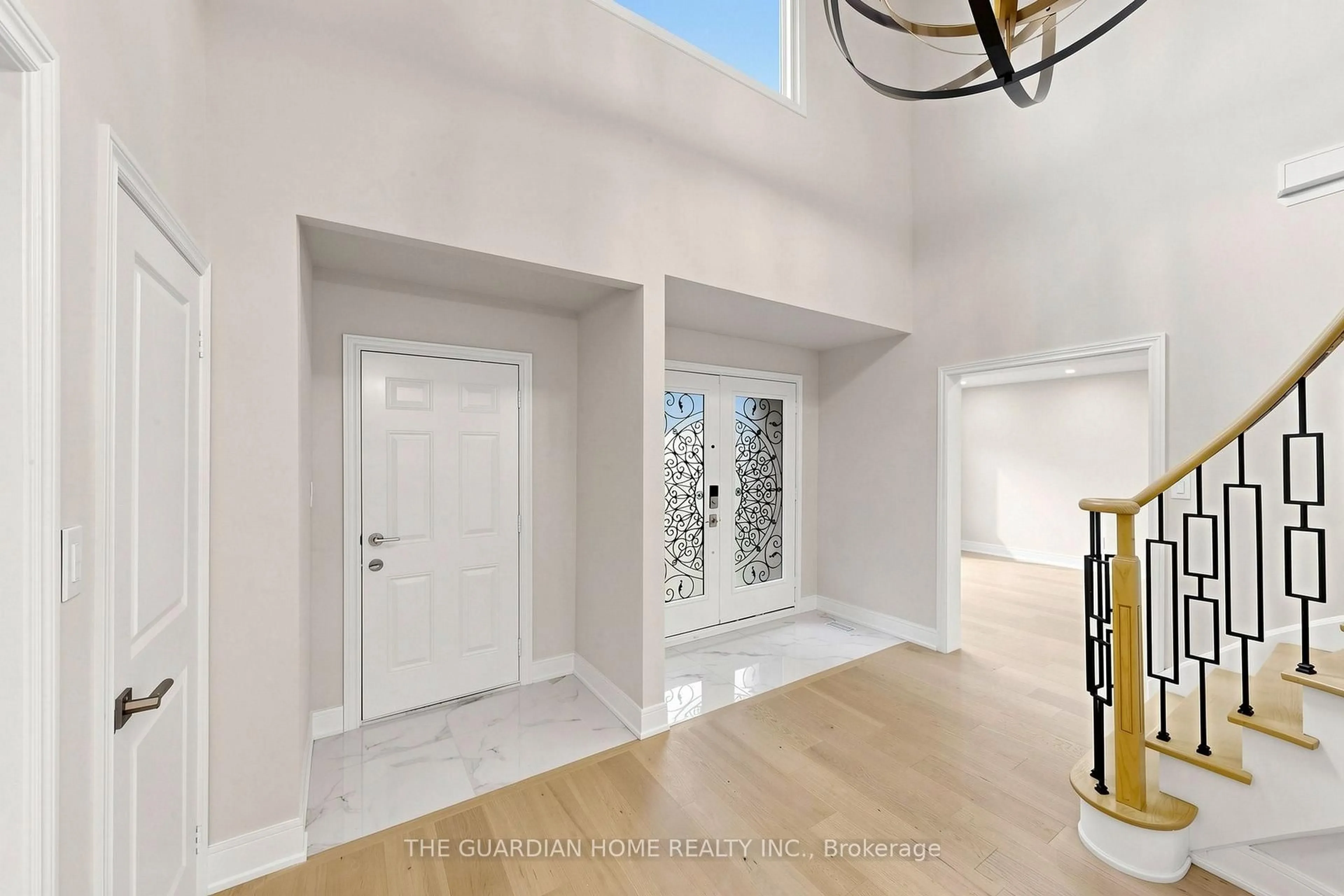 Indoor entryway for 421 Carrville Rd, Richmond Hill Ontario L4C 6E5