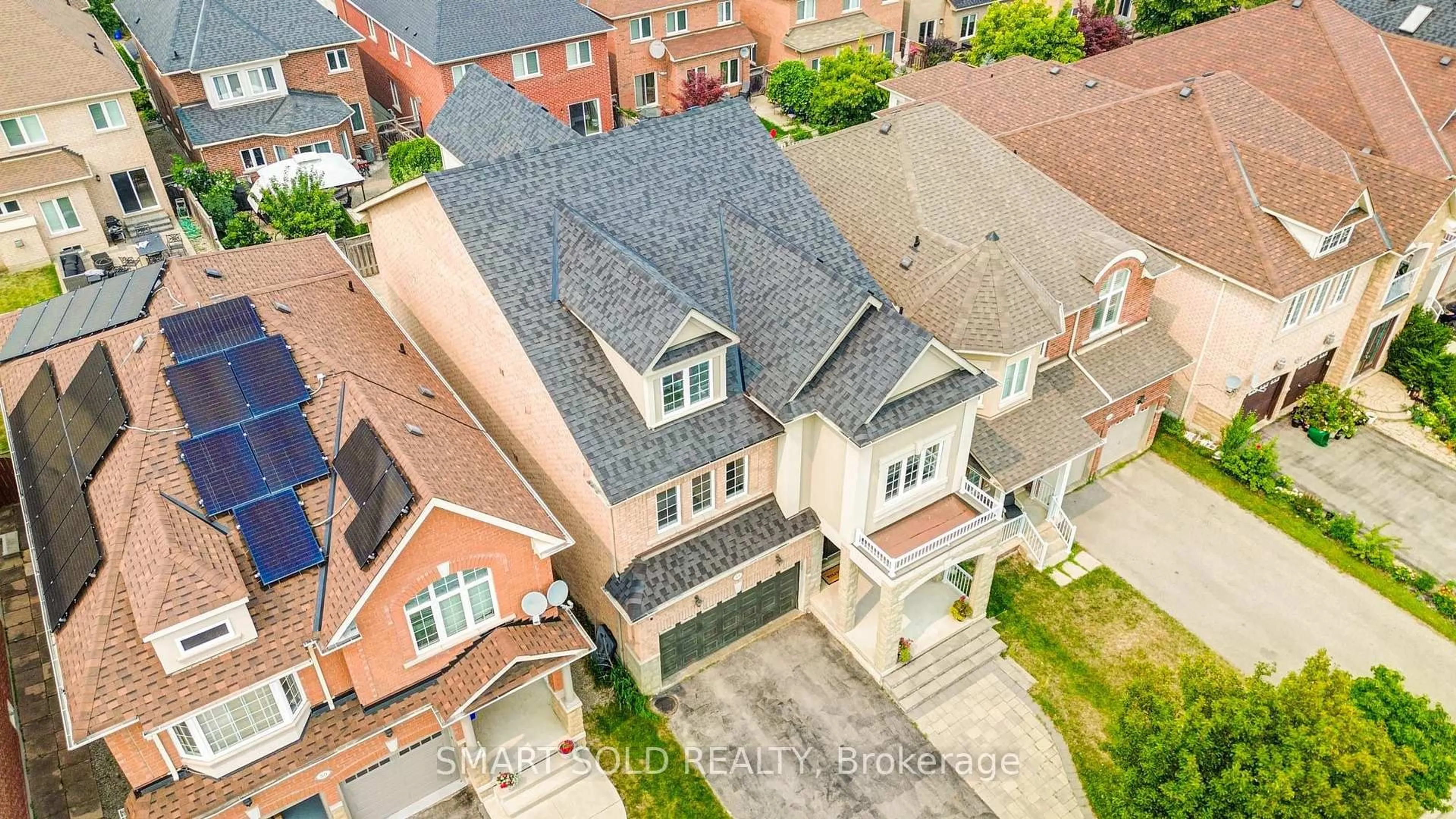 A pic from outside/outdoor area/front of a property/back of a property/a pic from drone, city buildings view from balcony for 48 Ravel Dr, Vaughan Ontario L4J 8Z2