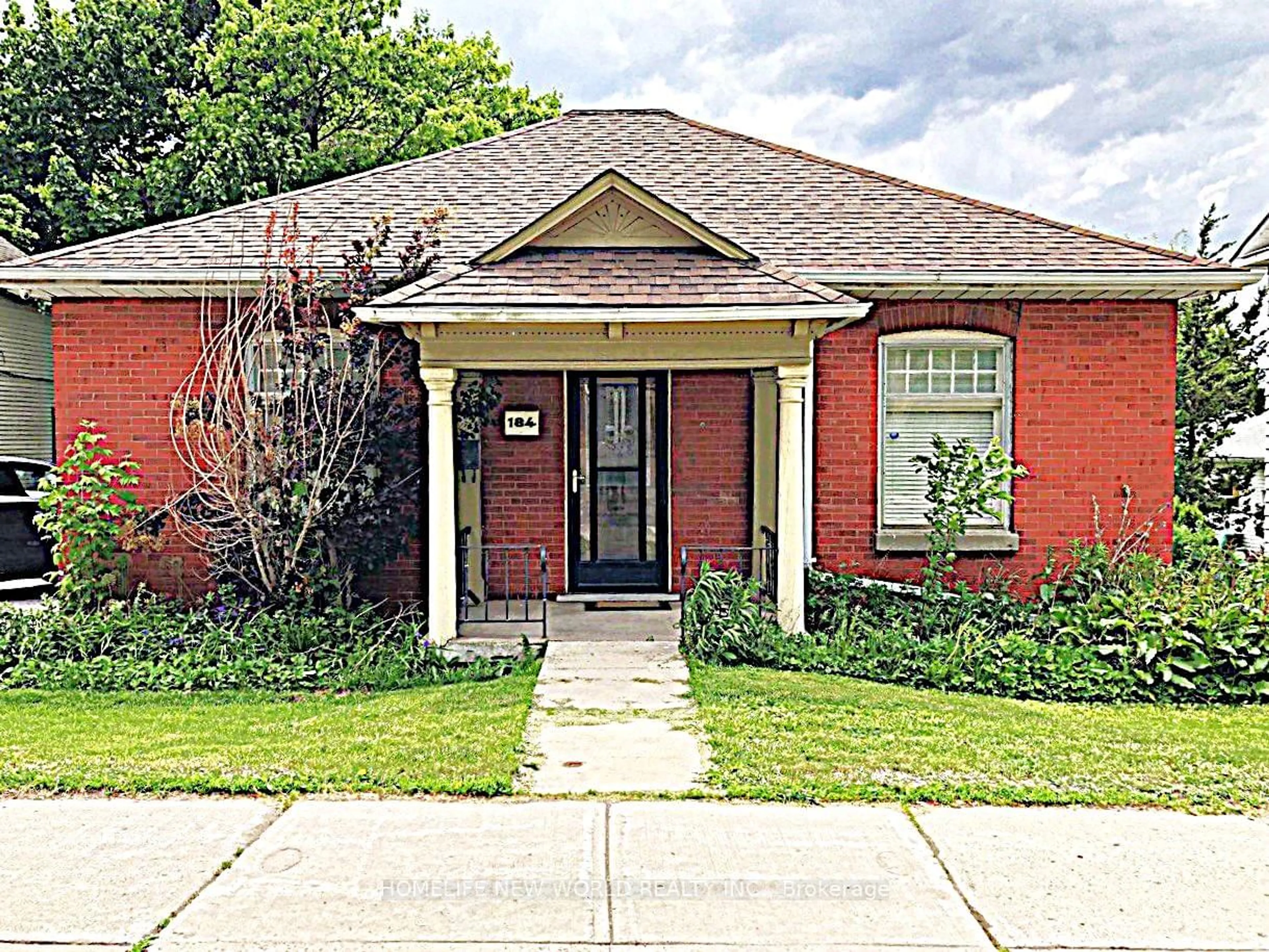 Home with brick exterior material, street for 184 Prospect St, Newmarket Ontario L3Y 3T6