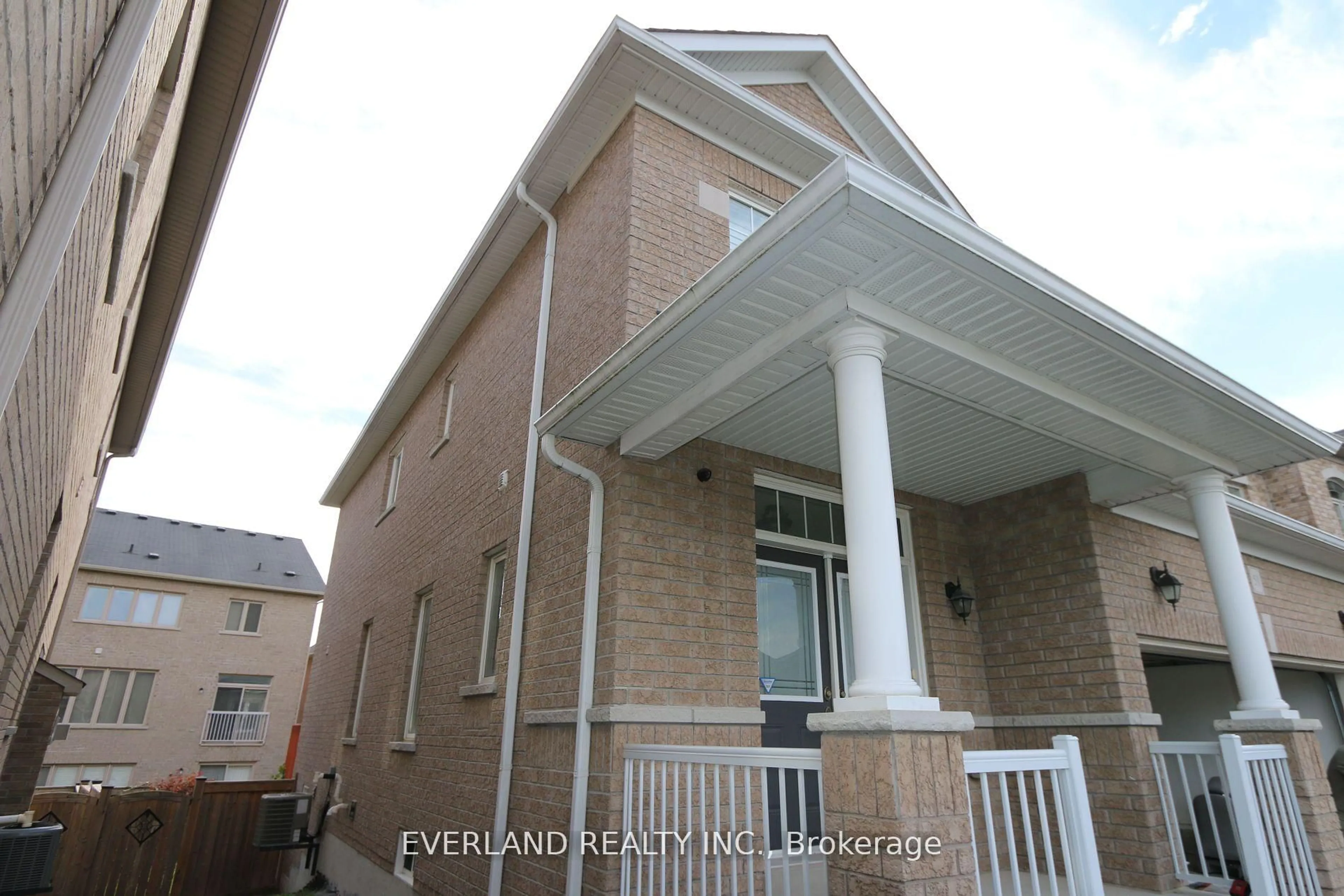 Home with vinyl exterior material, street for 51 Lucida Crt, Whitchurch-Stouffville Ontario L4A 1S1