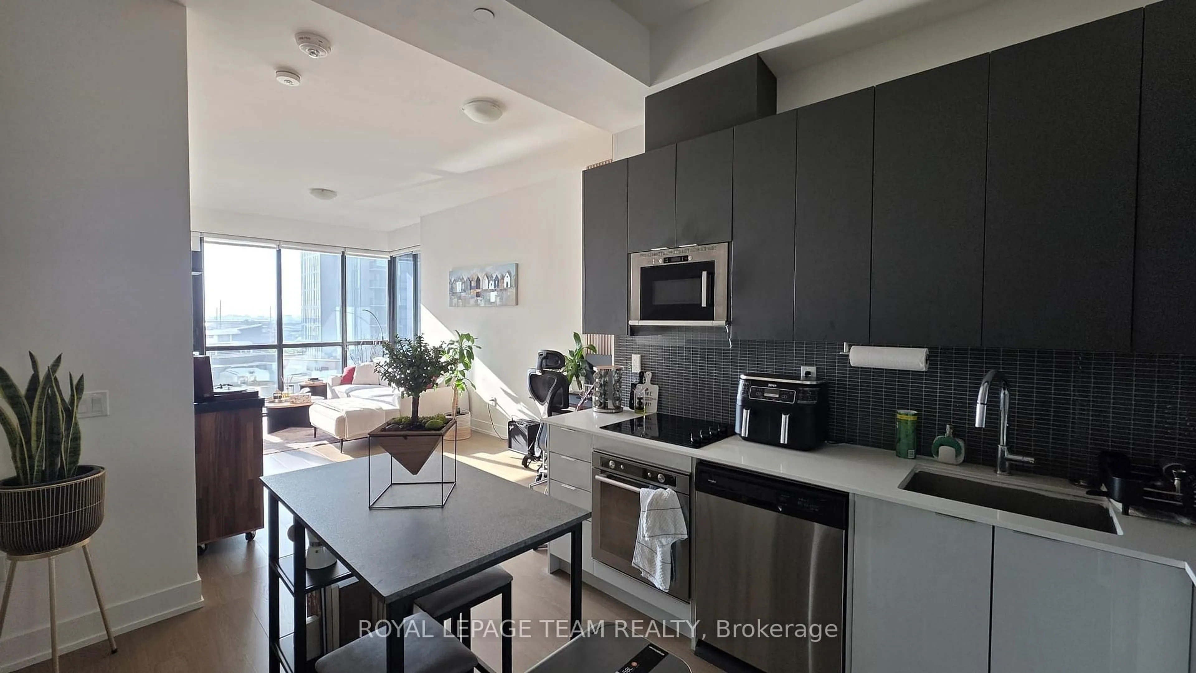 Open concept kitchen, unknown for 2916 Highway 7 #501, Vaughan Ontario L4K 0K6