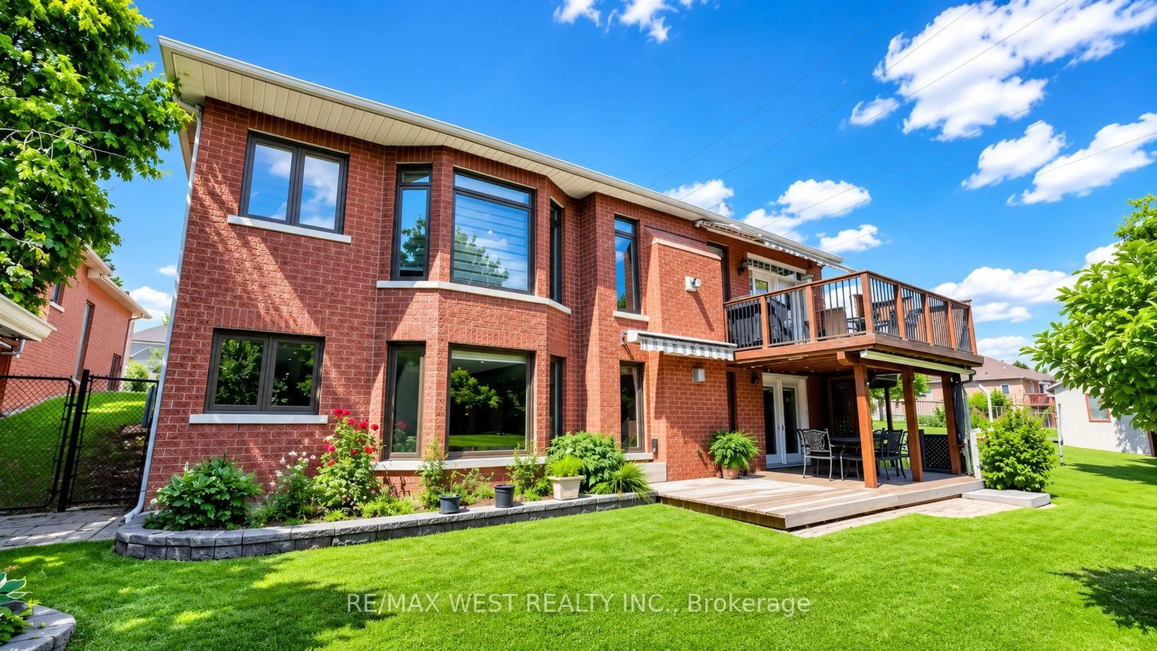 Home with brick exterior material, building for 71 Gidleigh Park Cres, Vaughan Ontario L4H 1J3