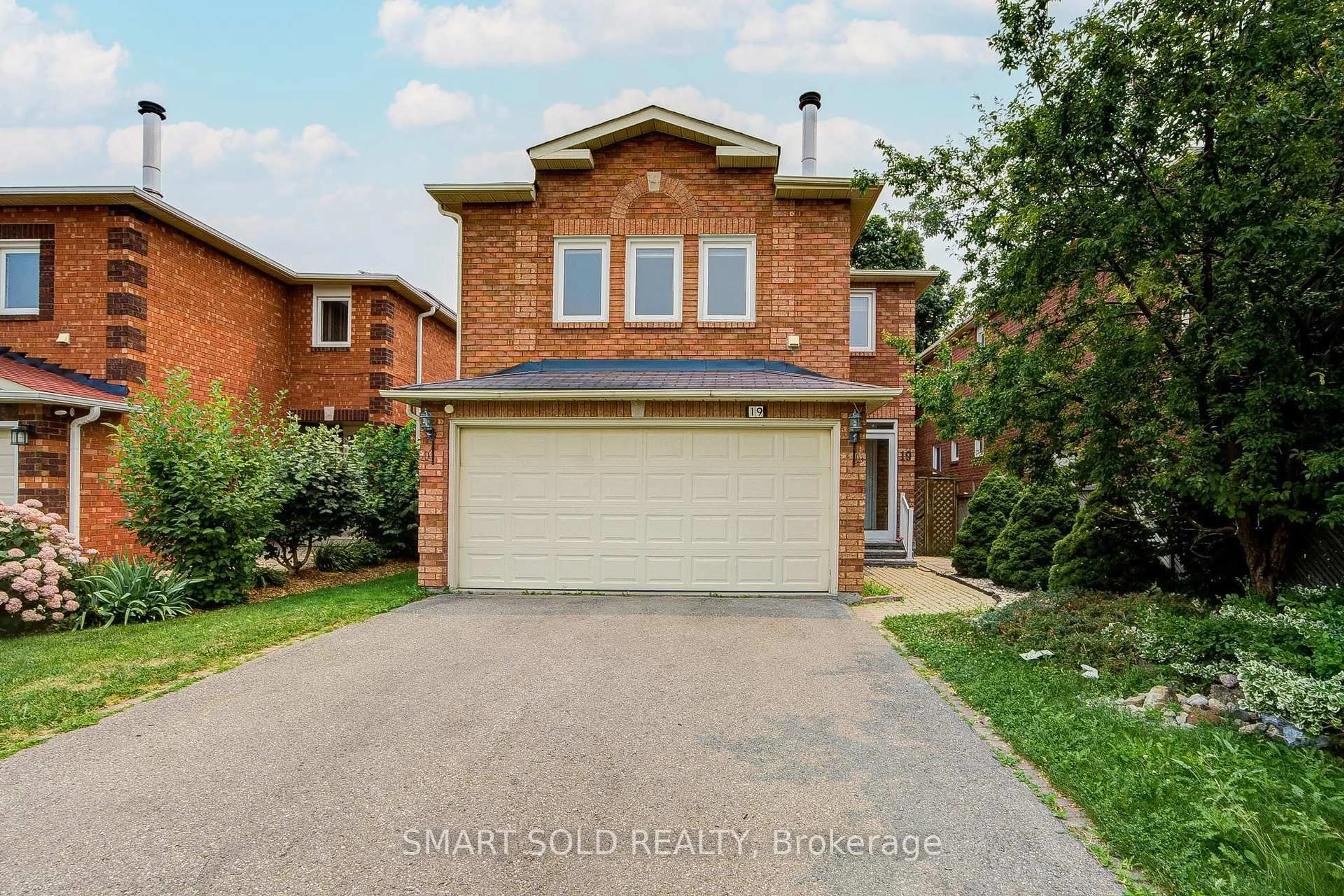 Home with brick exterior material, street for 19 Justus Dr, Richmond Hill Ontario L4C 9Z4