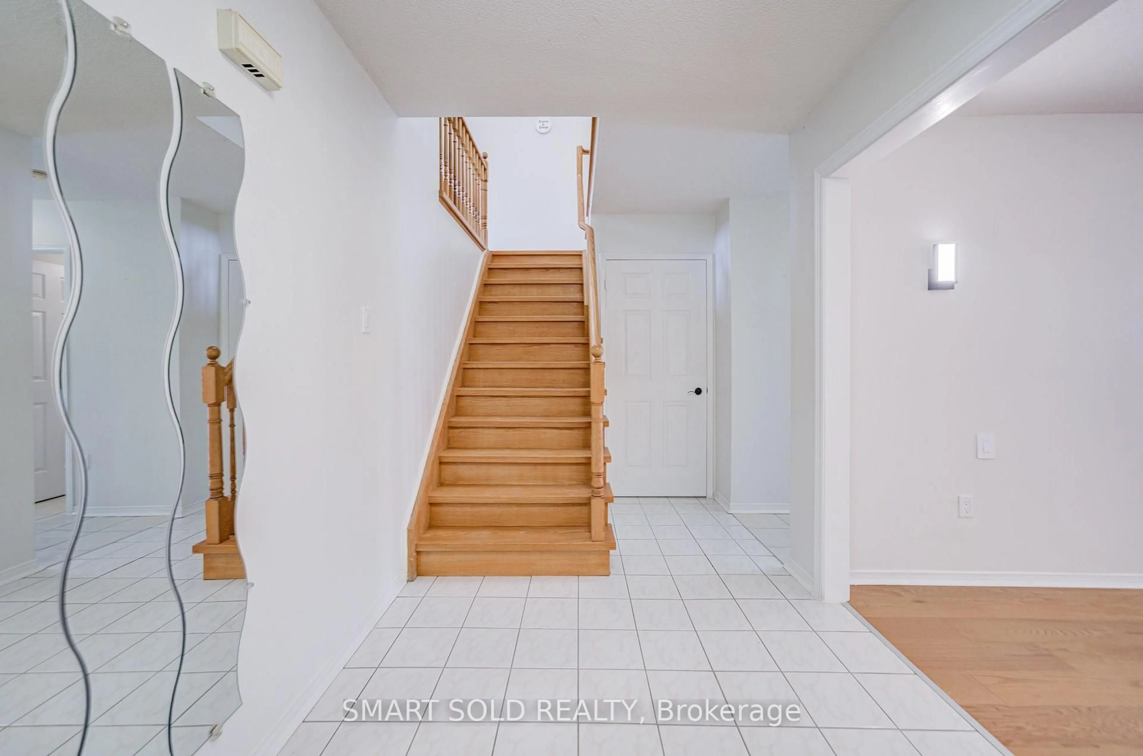 Unknown for 19 Justus Dr, Richmond Hill Ontario L4C 9Z4