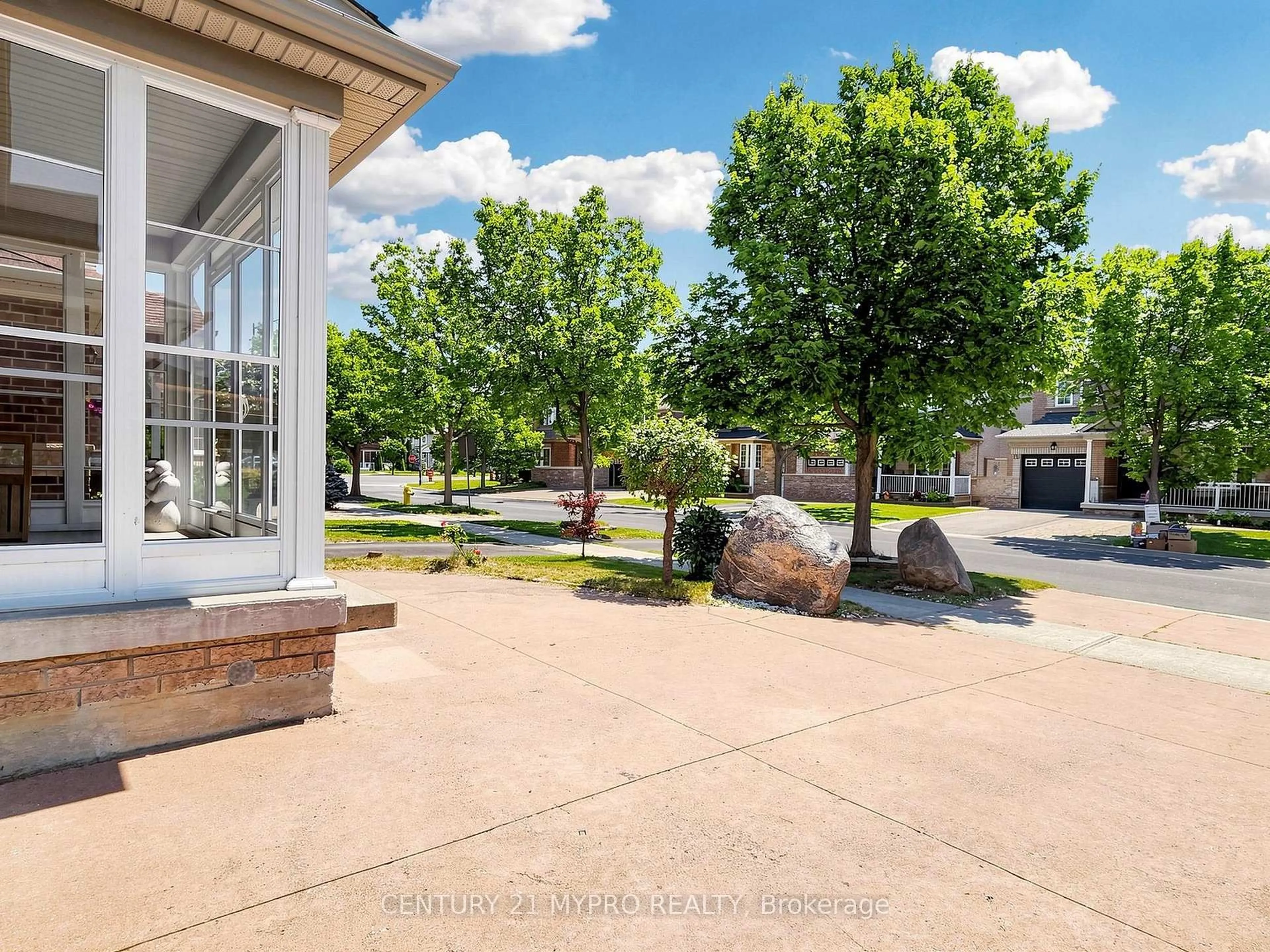 Patio, street for 74 Victoria Wood Ave, Markham Ontario L6E 1K2