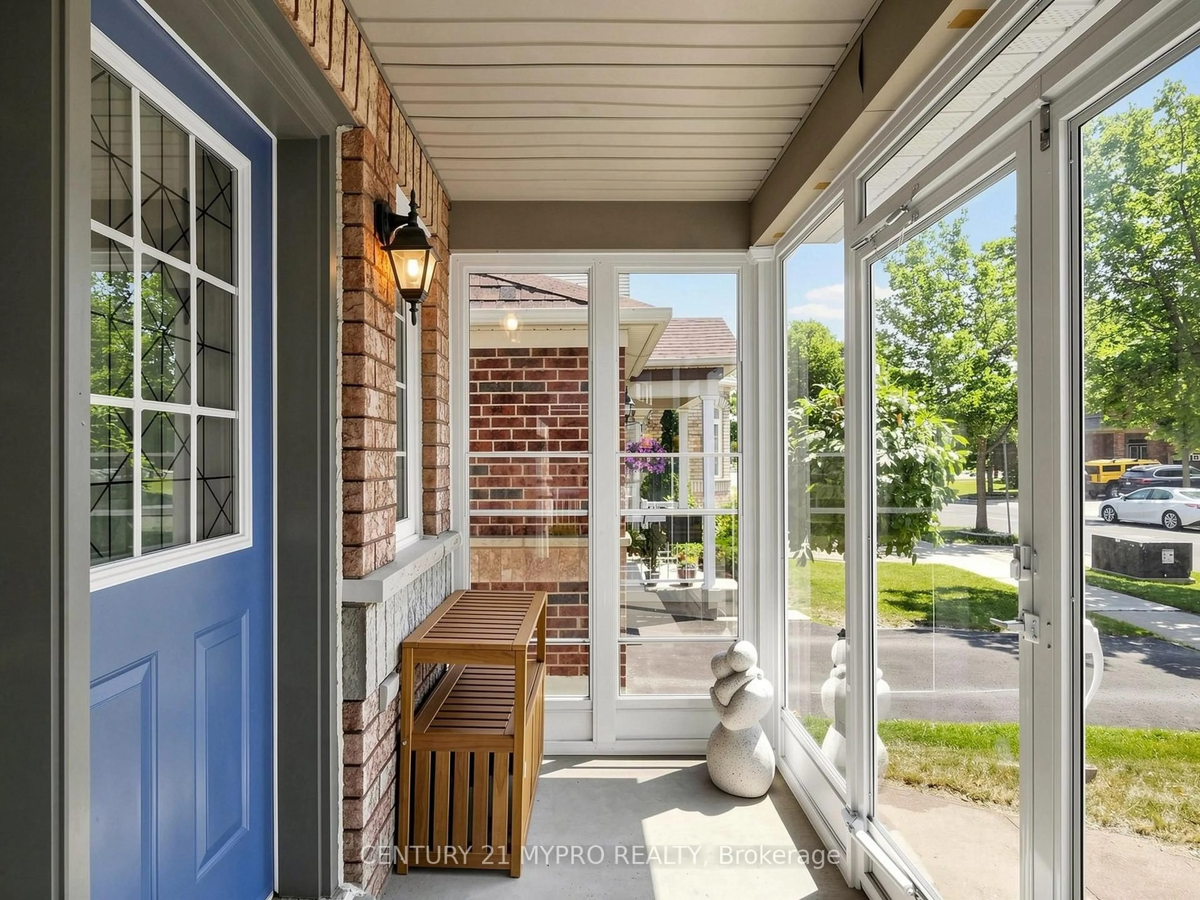 Indoor entryway for 74 Victoria Wood Ave, Markham Ontario L6E 1K2