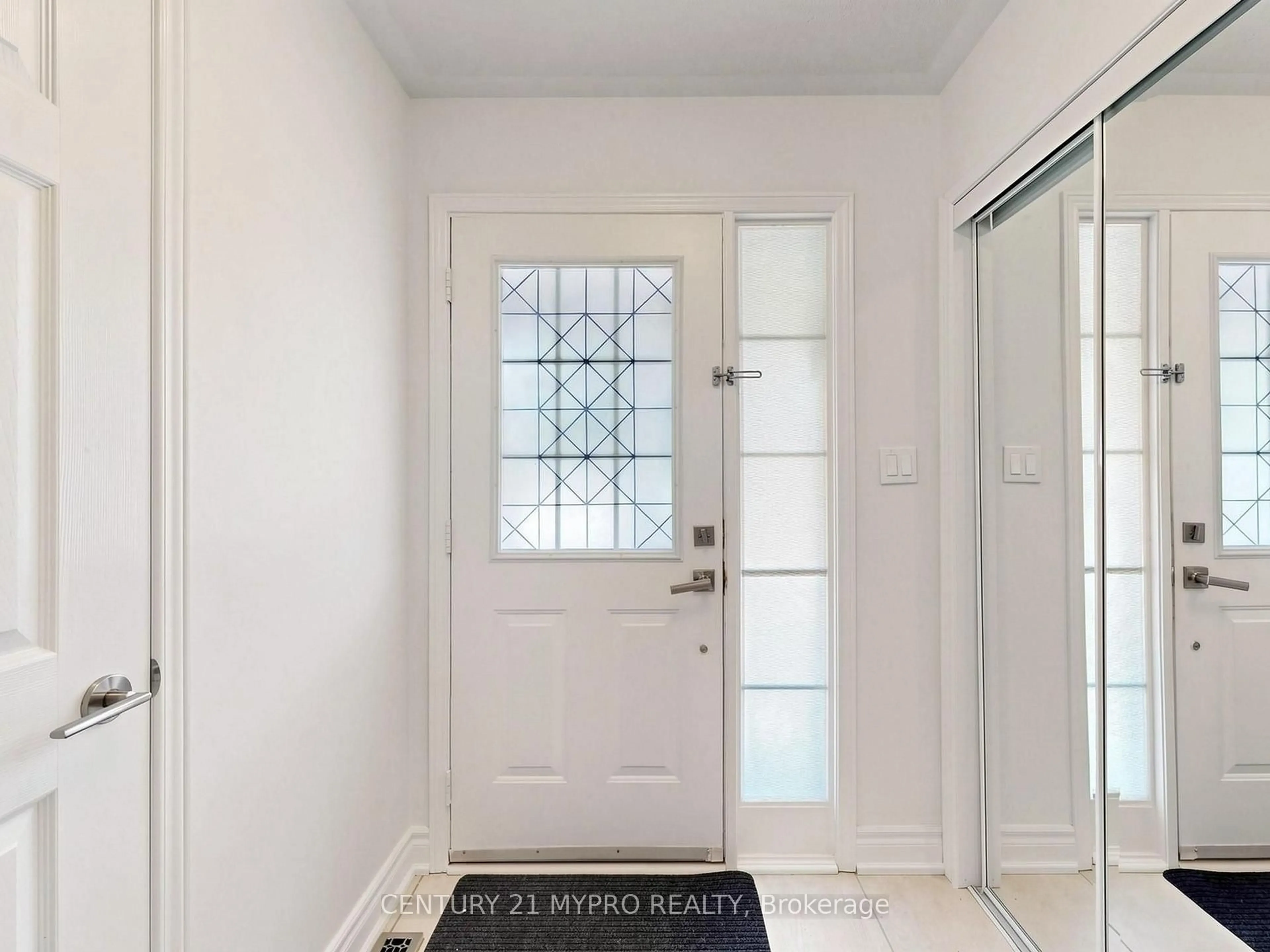 Indoor entryway for 74 Victoria Wood Ave, Markham Ontario L6E 1K2