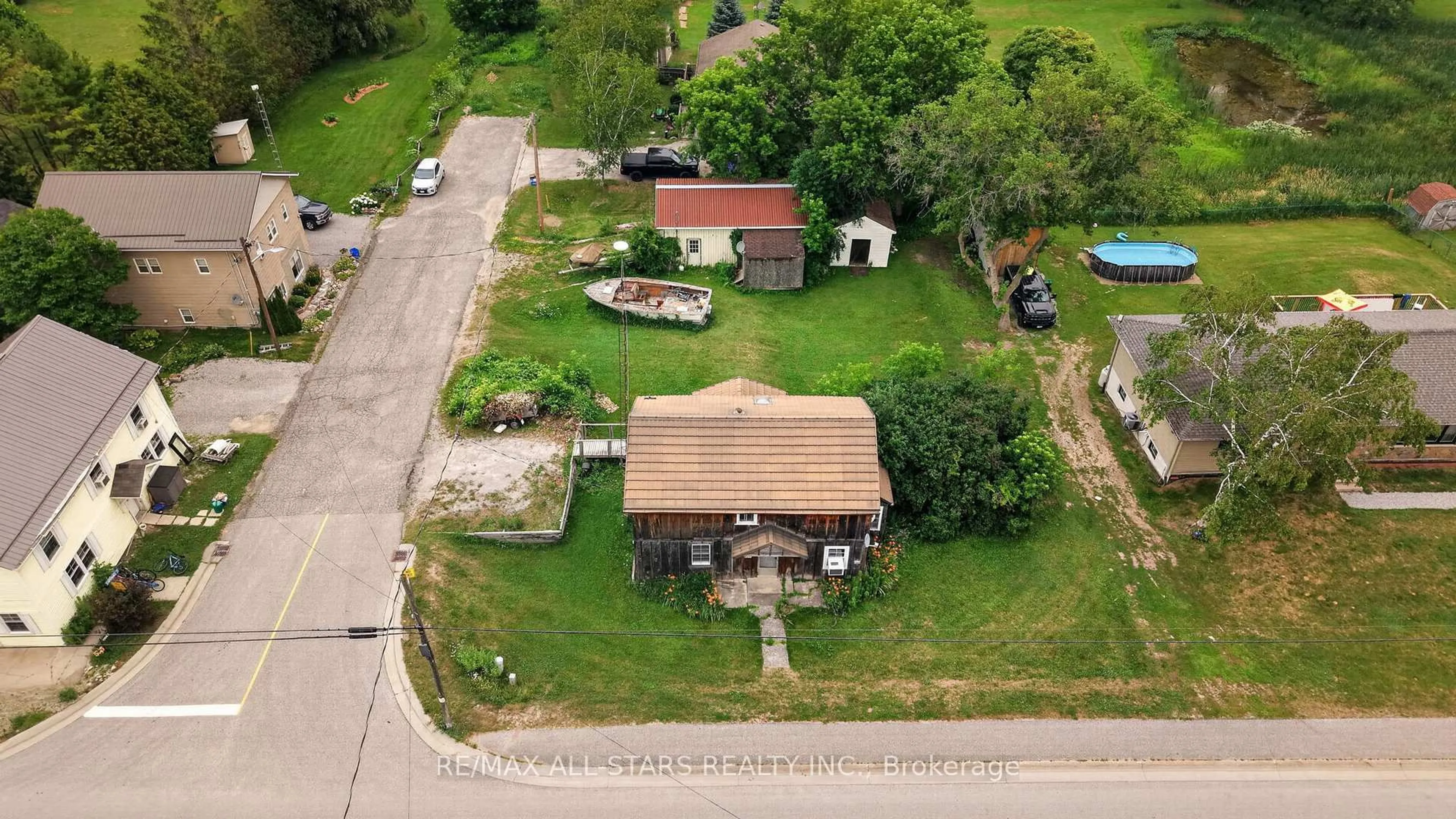 A pic from outside/outdoor area/front of a property/back of a property/a pic from drone, street for 13069 REGIONAL RD 39 Rd, Uxbridge Ontario L0E 1T0