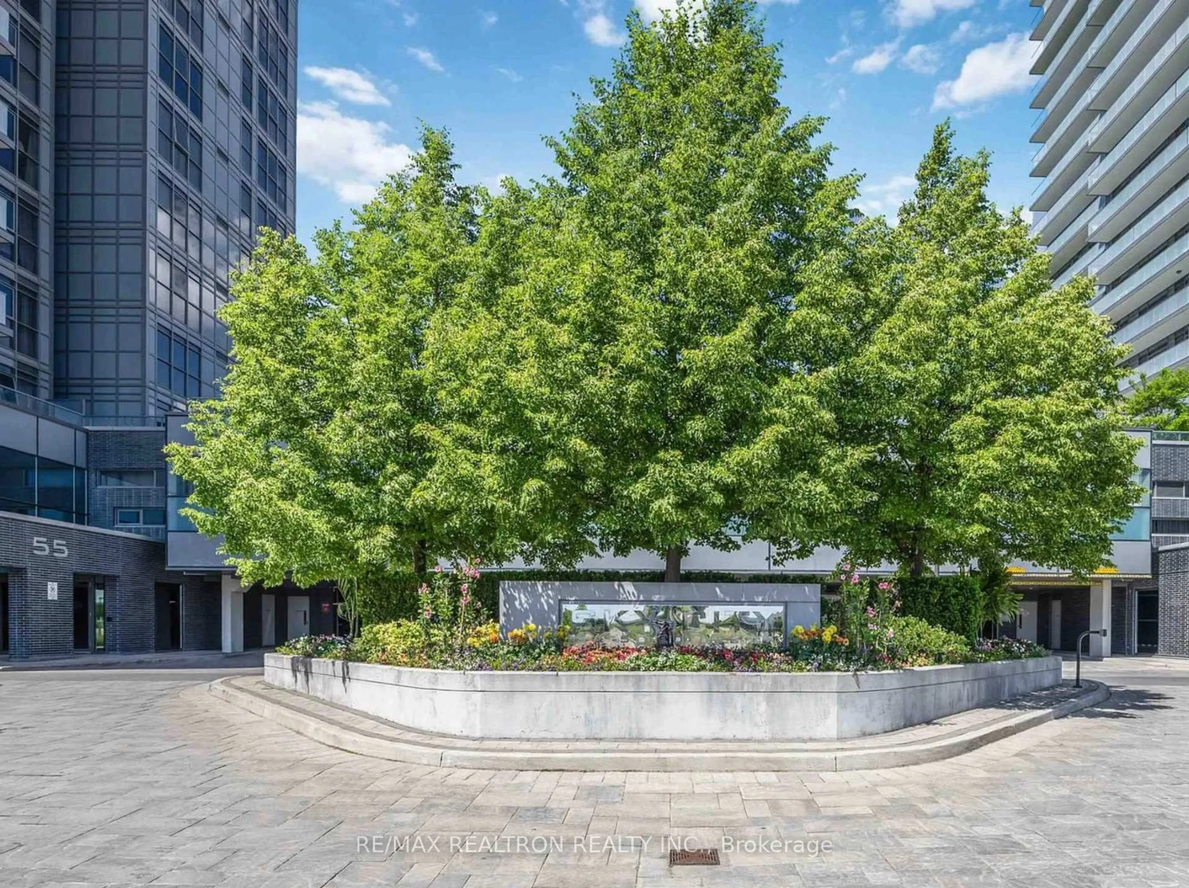 Patio, unknown for 55 Oneida Cres #1909, Richmond Hill Ontario L4B 0E8