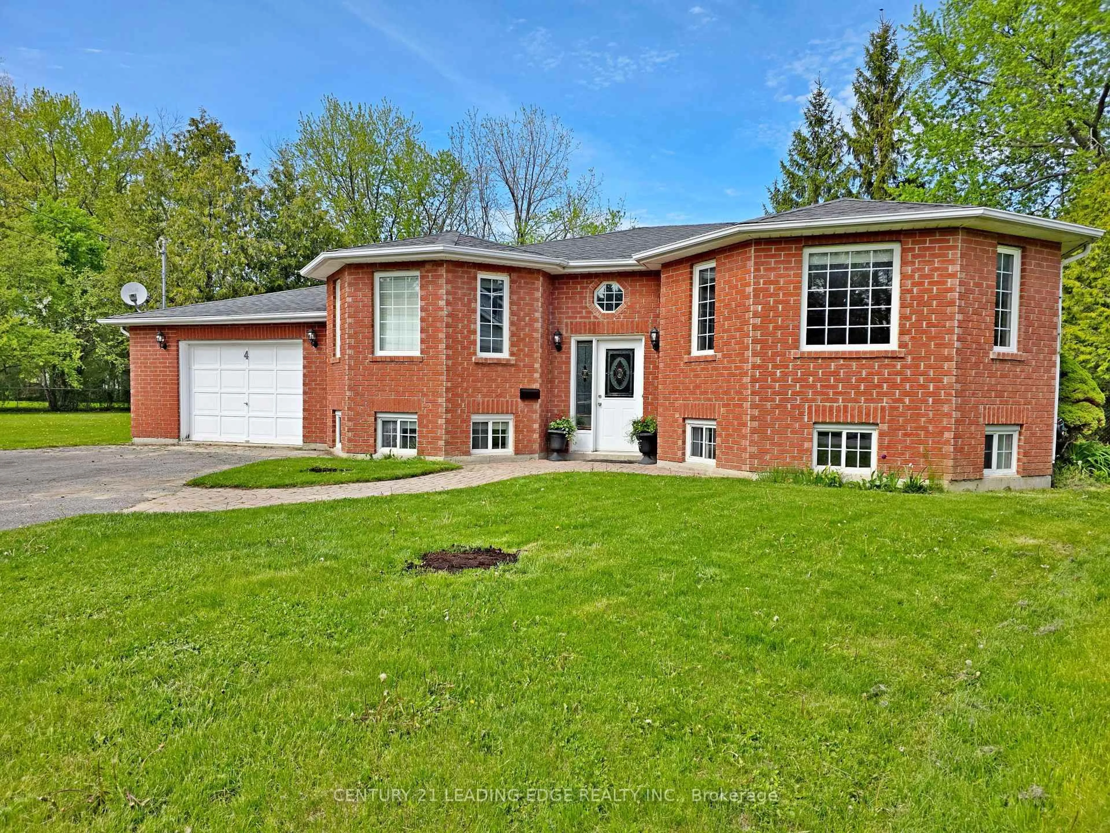 Home with brick exterior material, street for 4 Bay Crt, Georgina Ontario L4P 1B3