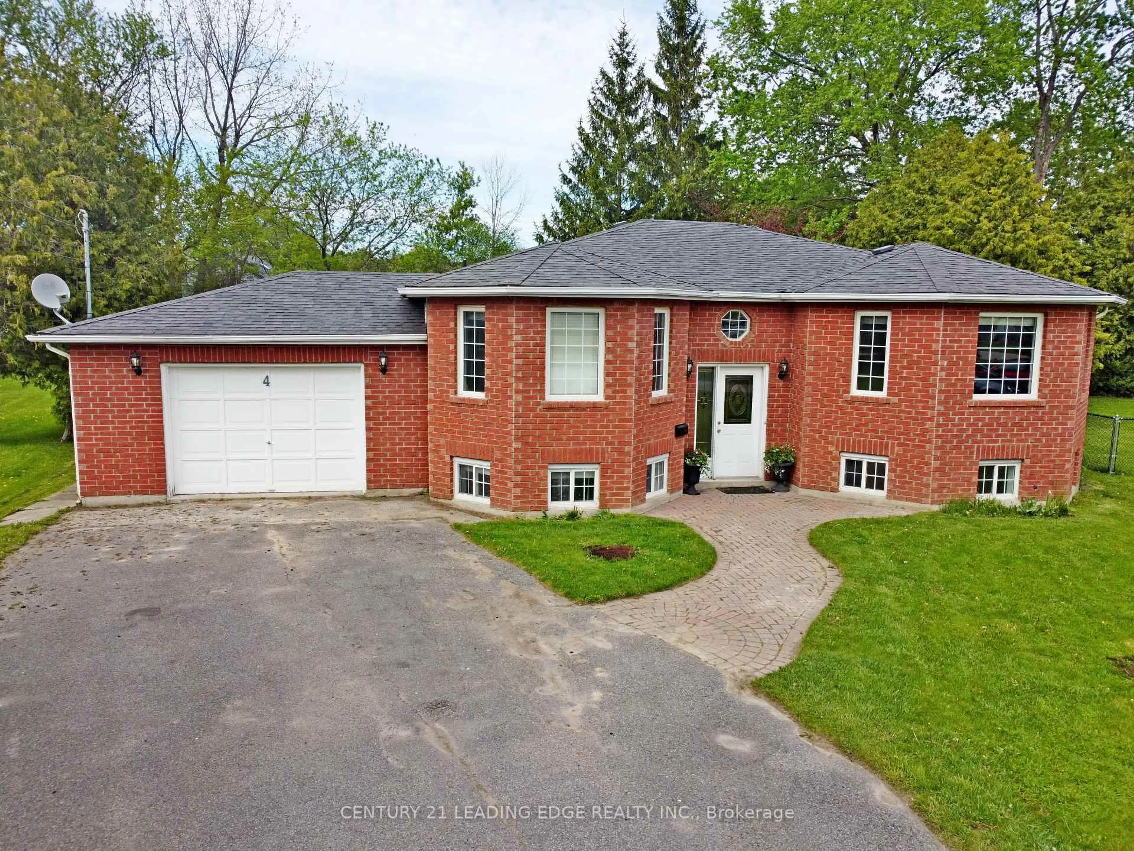 Home with brick exterior material, street for 4 Bay Crt, Georgina Ontario L4P 1B3