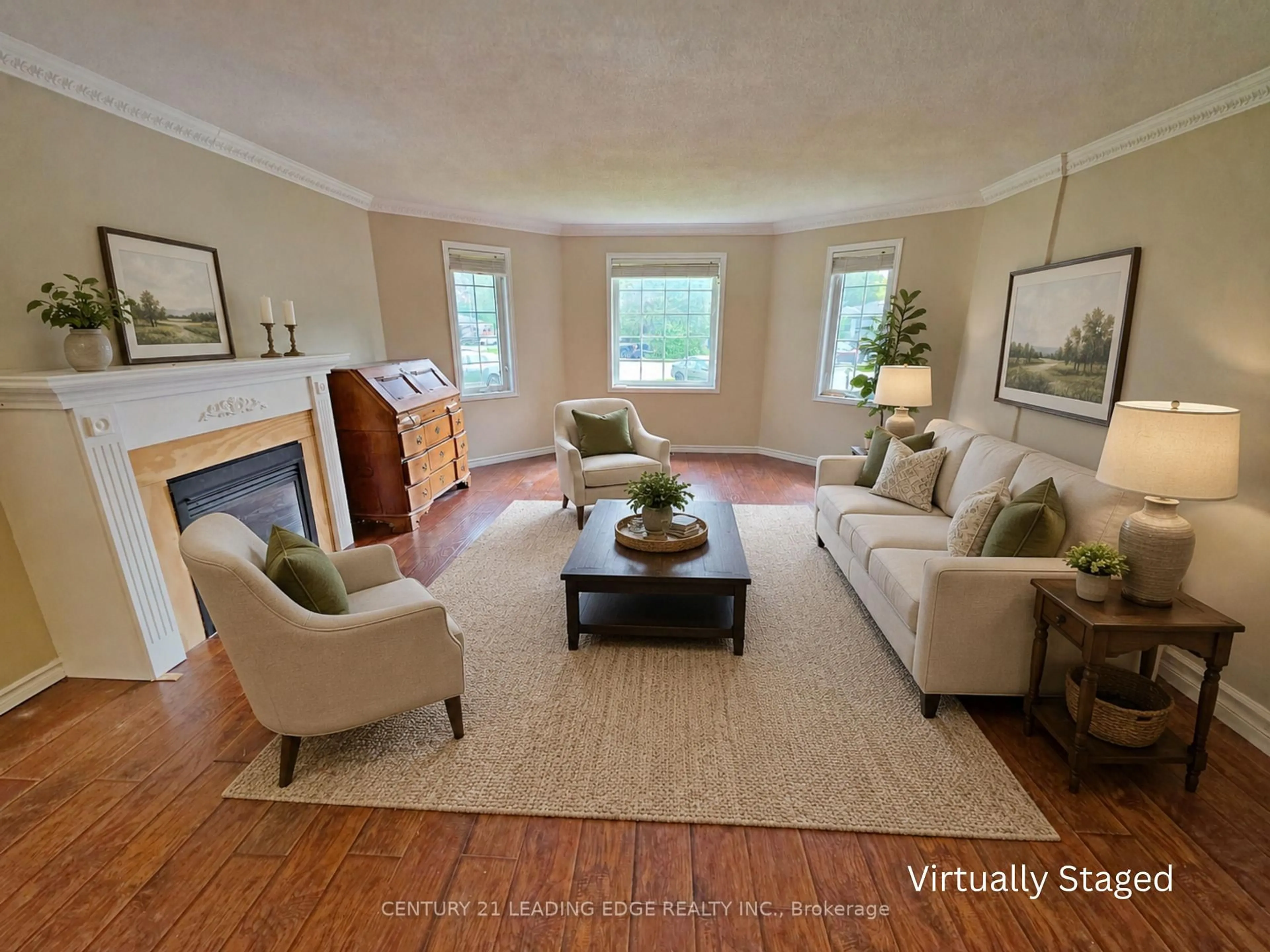 Living room with furniture, unknown for 4 Bay Crt, Georgina Ontario L4P 1B3