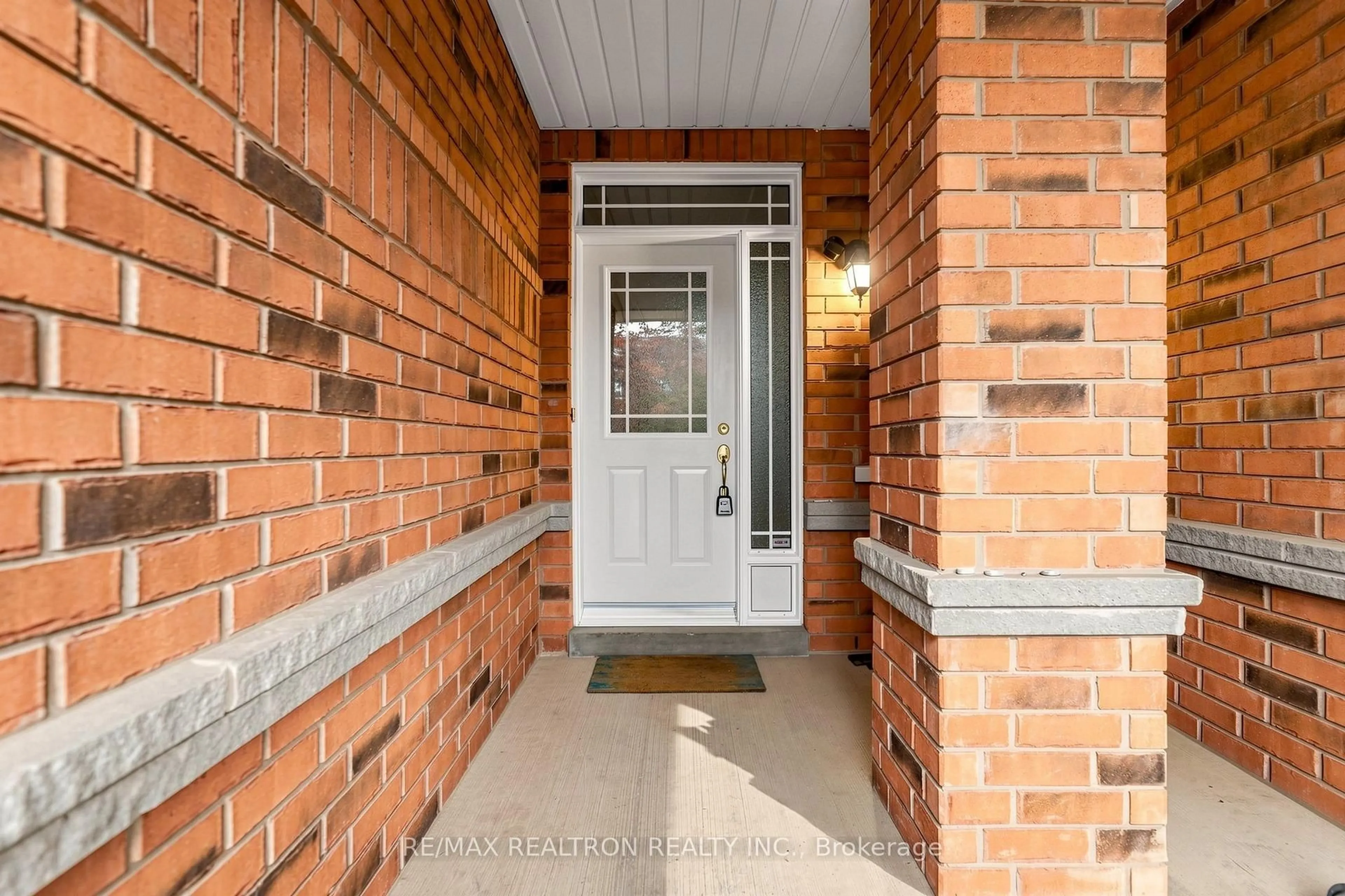Indoor entryway for 142 Mistywood Cres, Vaughan Ontario L4J 9K3