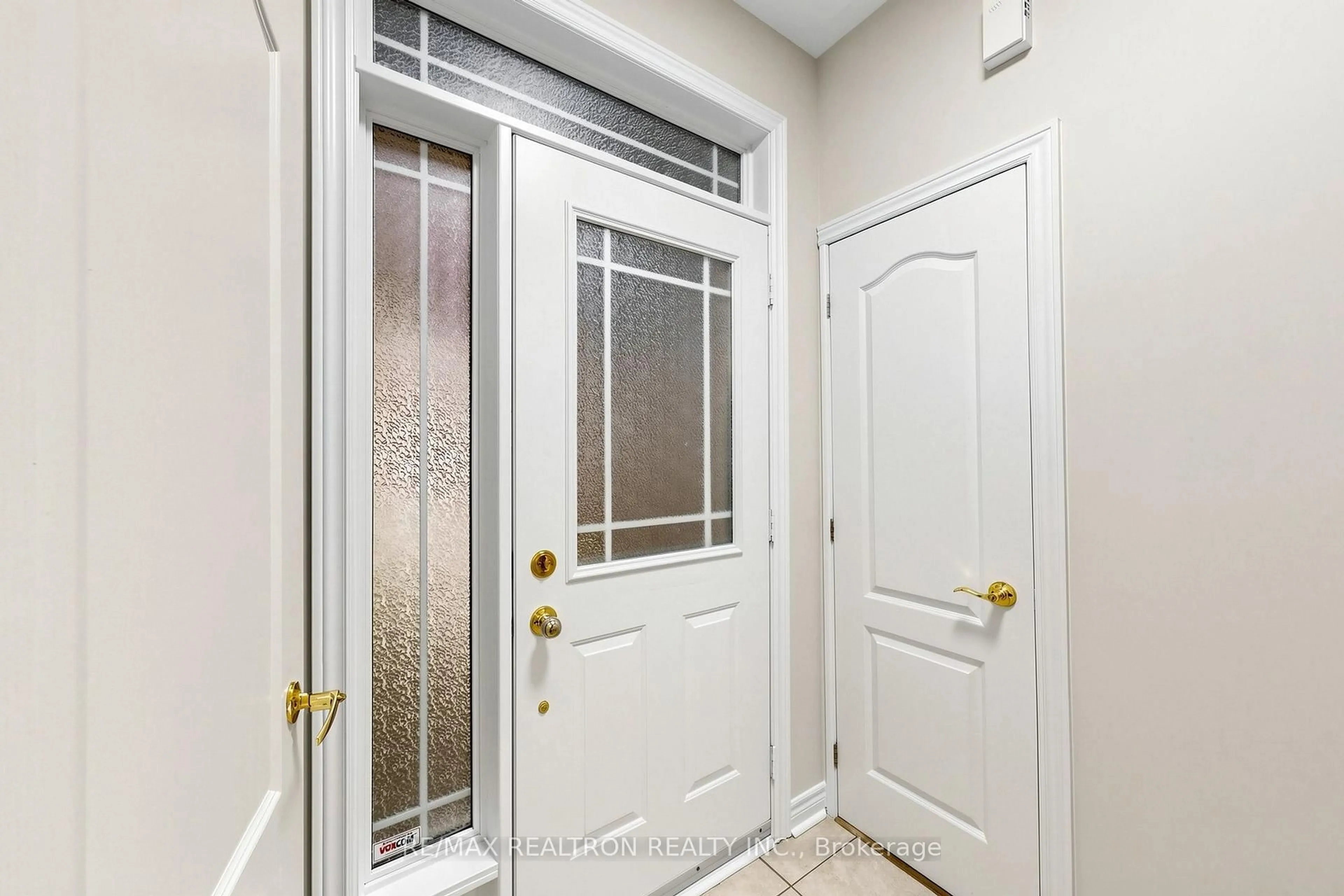 Indoor entryway for 142 Mistywood Cres, Vaughan Ontario L4J 9K3