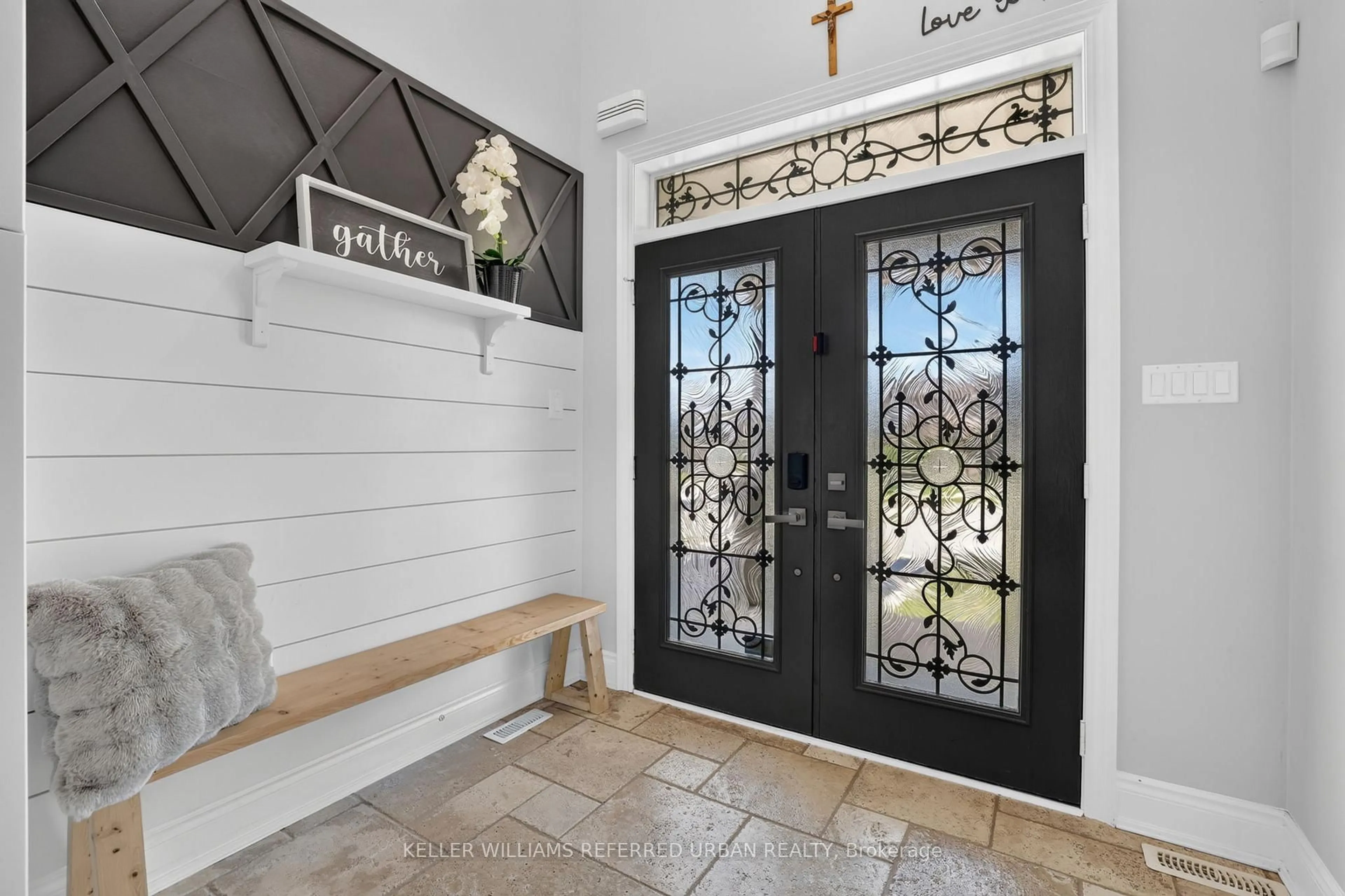 Indoor entryway for 26 Christina Cres, Bradford West Gwillimbury Ontario L0M 1B0