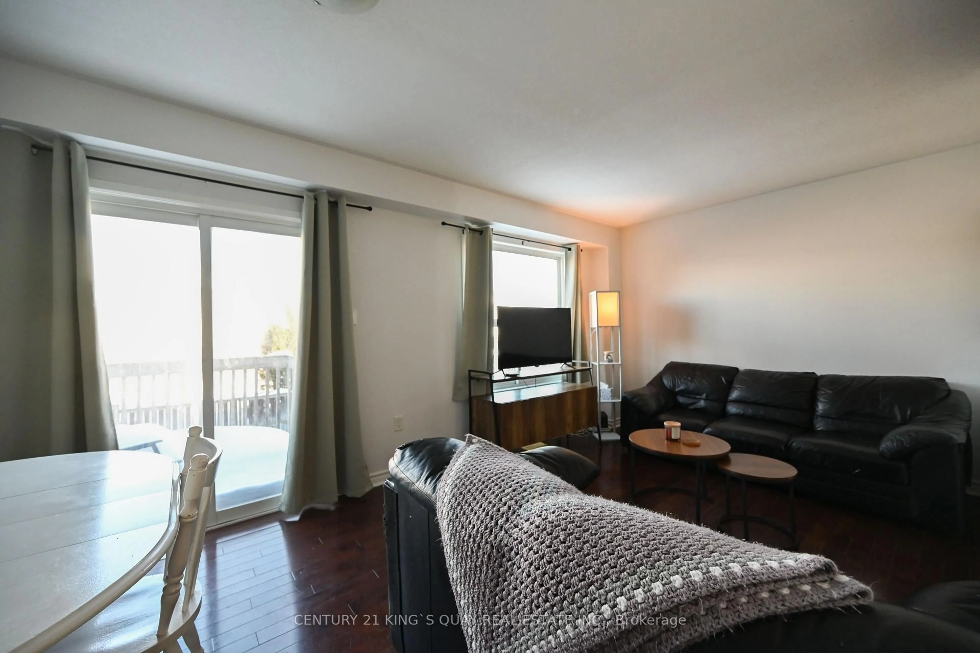 Living room with furniture, wood/laminate floor for 50 Crittenden Dr, Georgina Ontario L4P 4E4