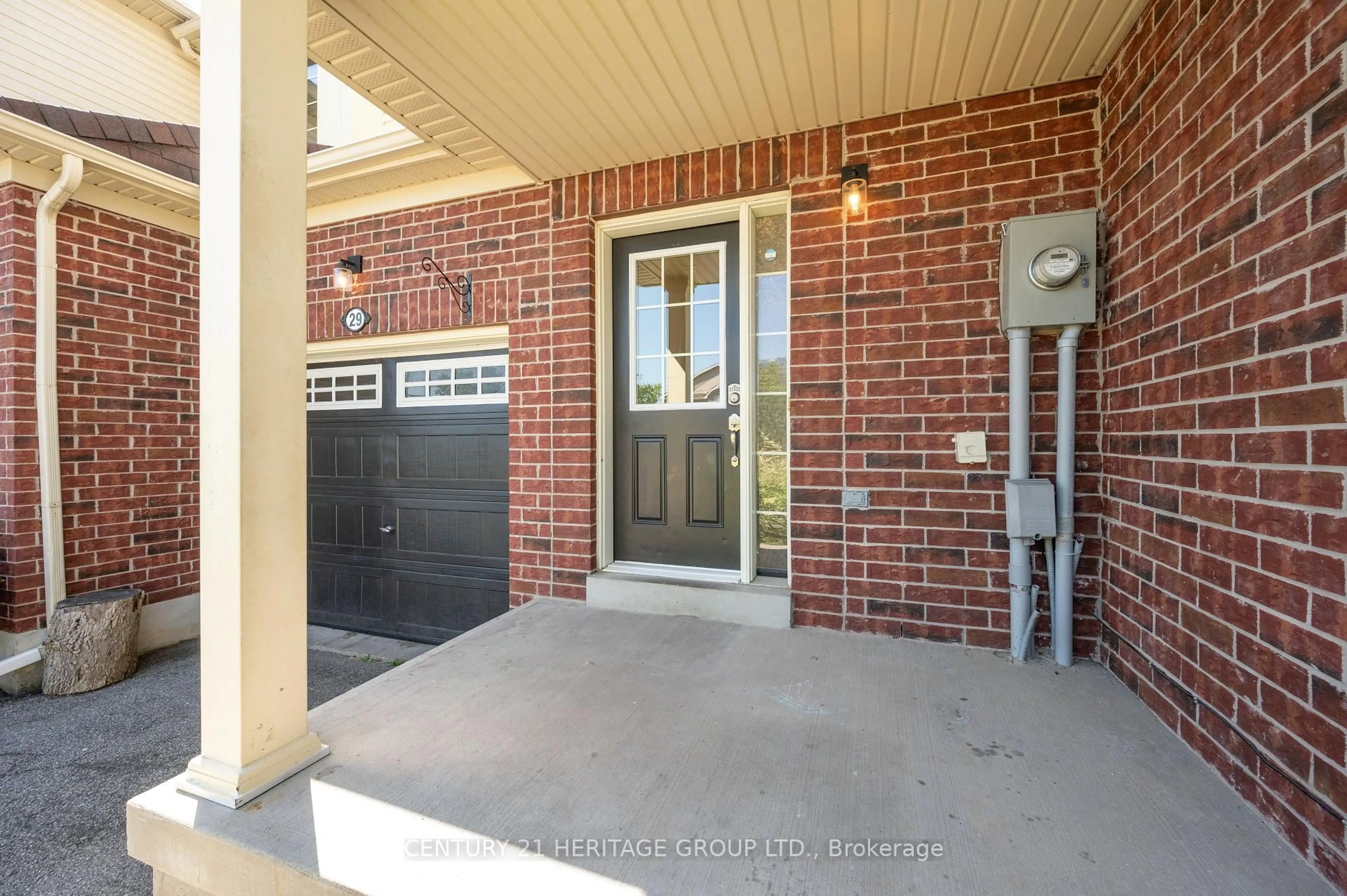 Indoor entryway for 29 Ruthven Cres, New Tecumseth Ontario L9R 0A5
