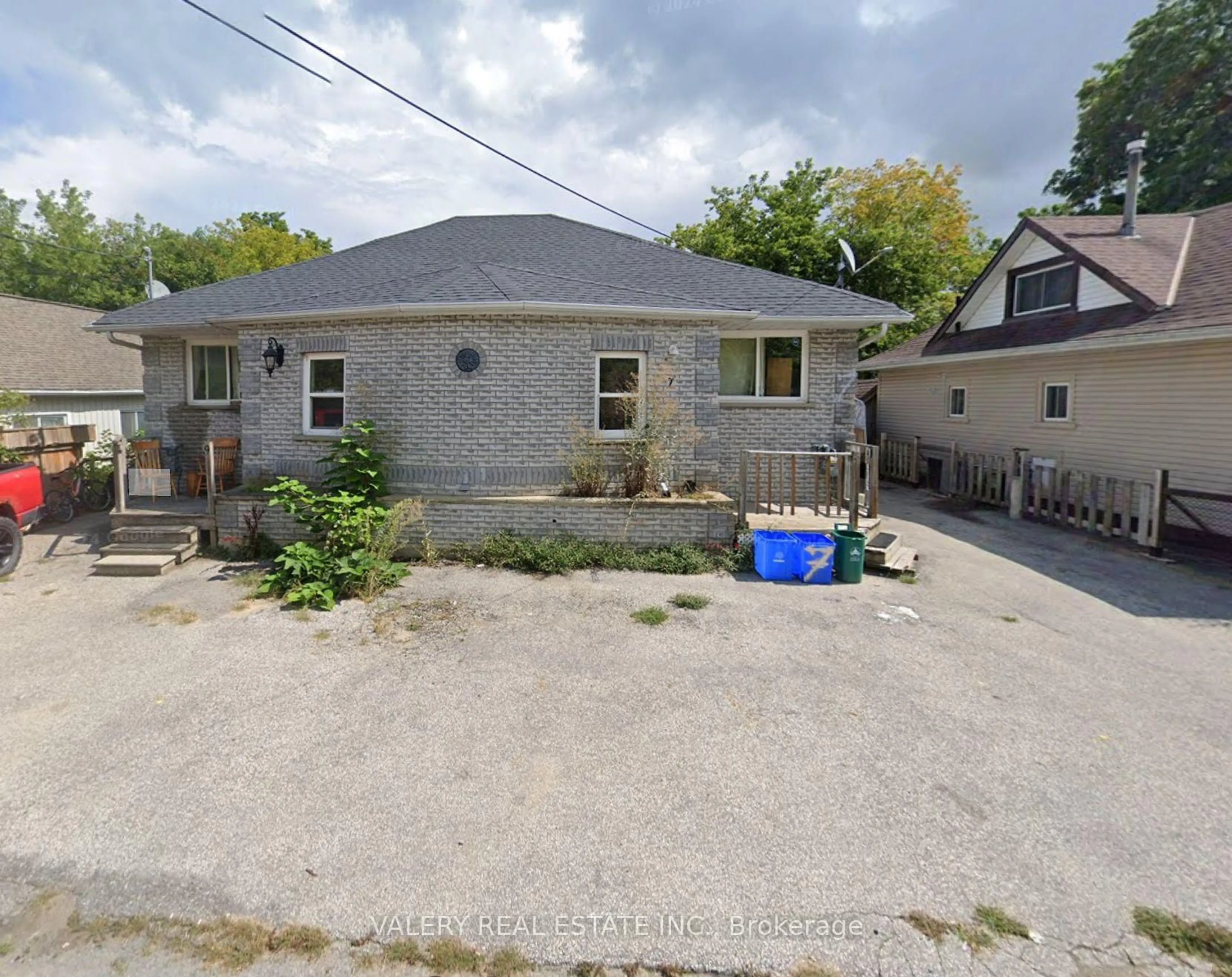 A pic from outside/outdoor area/front of a property/back of a property/a pic from drone, street for 9 Ravenswood Dr, Georgina Ontario L0E 1L0