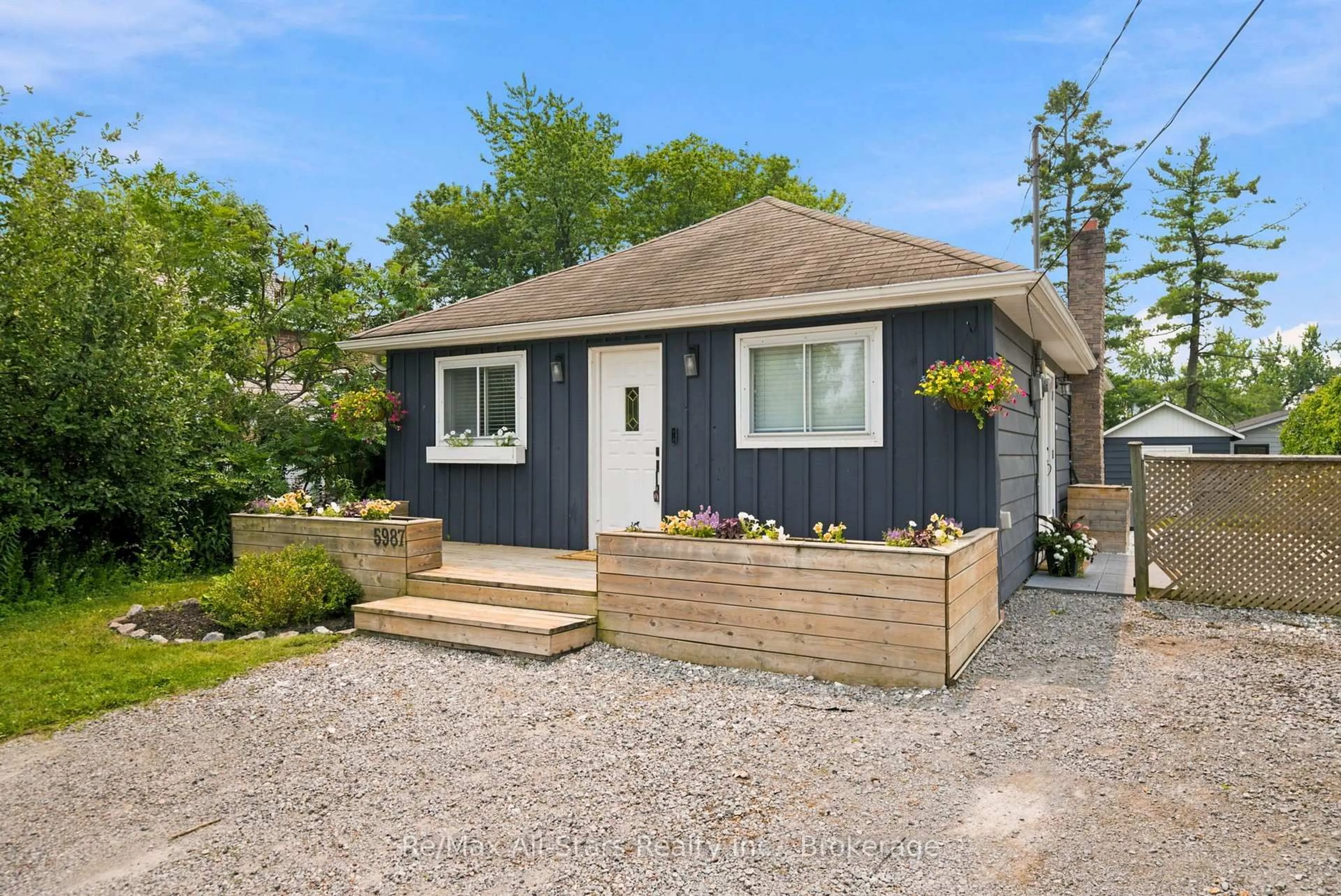Shed for 5987 Lakeshore Rd, Whitchurch-Stouffville Ontario L4A 7X3