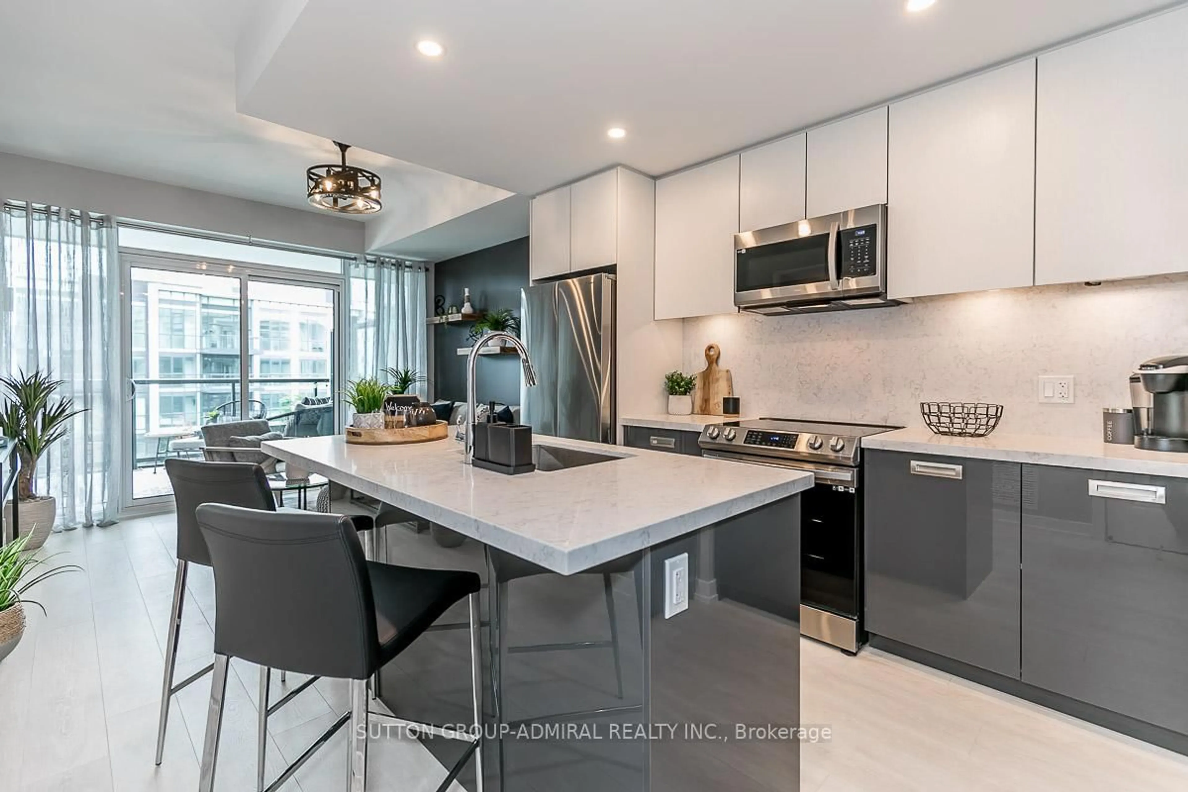 Open concept kitchen, ceramic/tile floor for 415 Sea Ray Ave #326, Innisfil Ontario L9S 0R5
