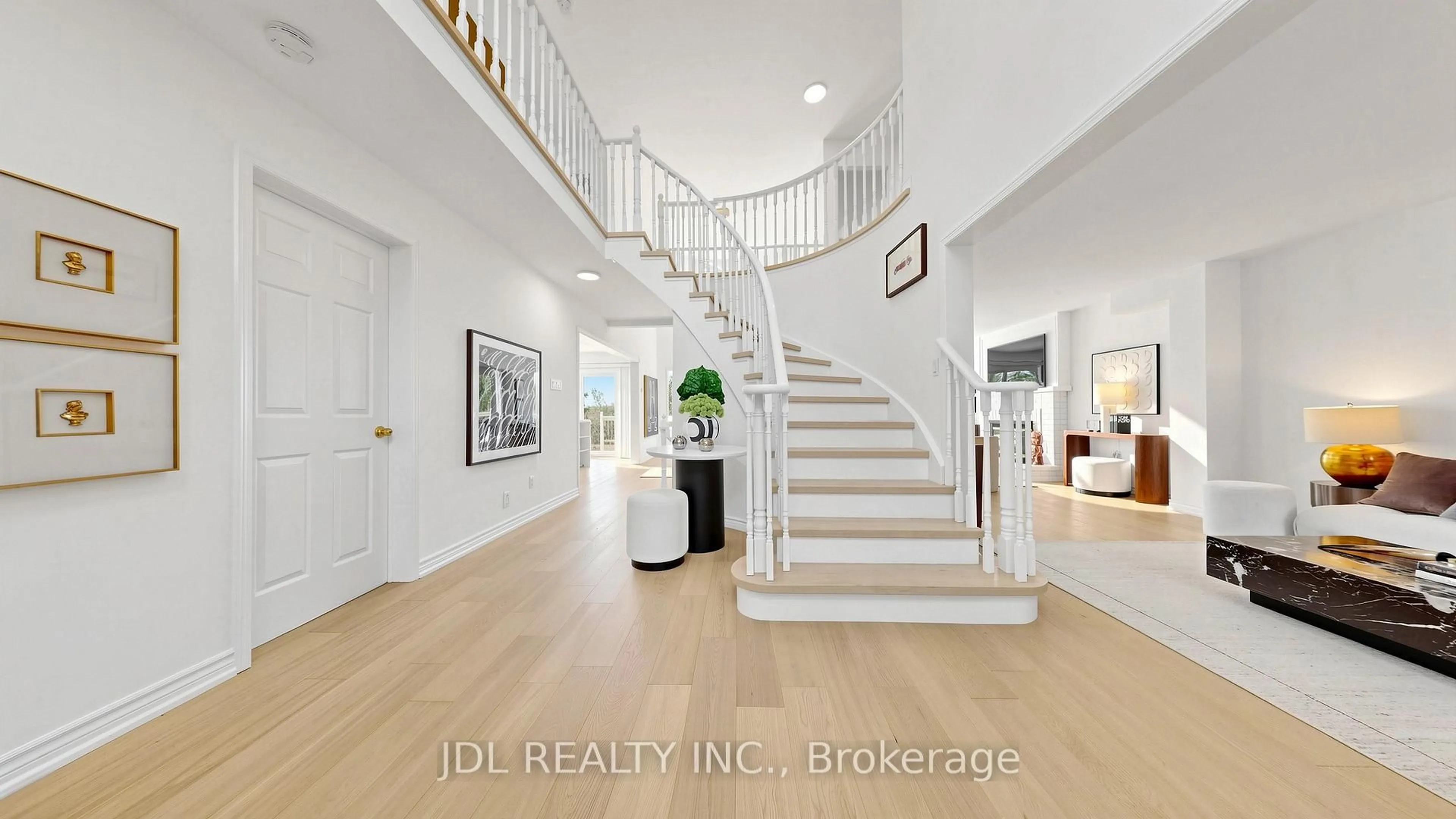 Indoor entryway for 36 Chartwell Cres, Georgina Ontario L4P 3N8