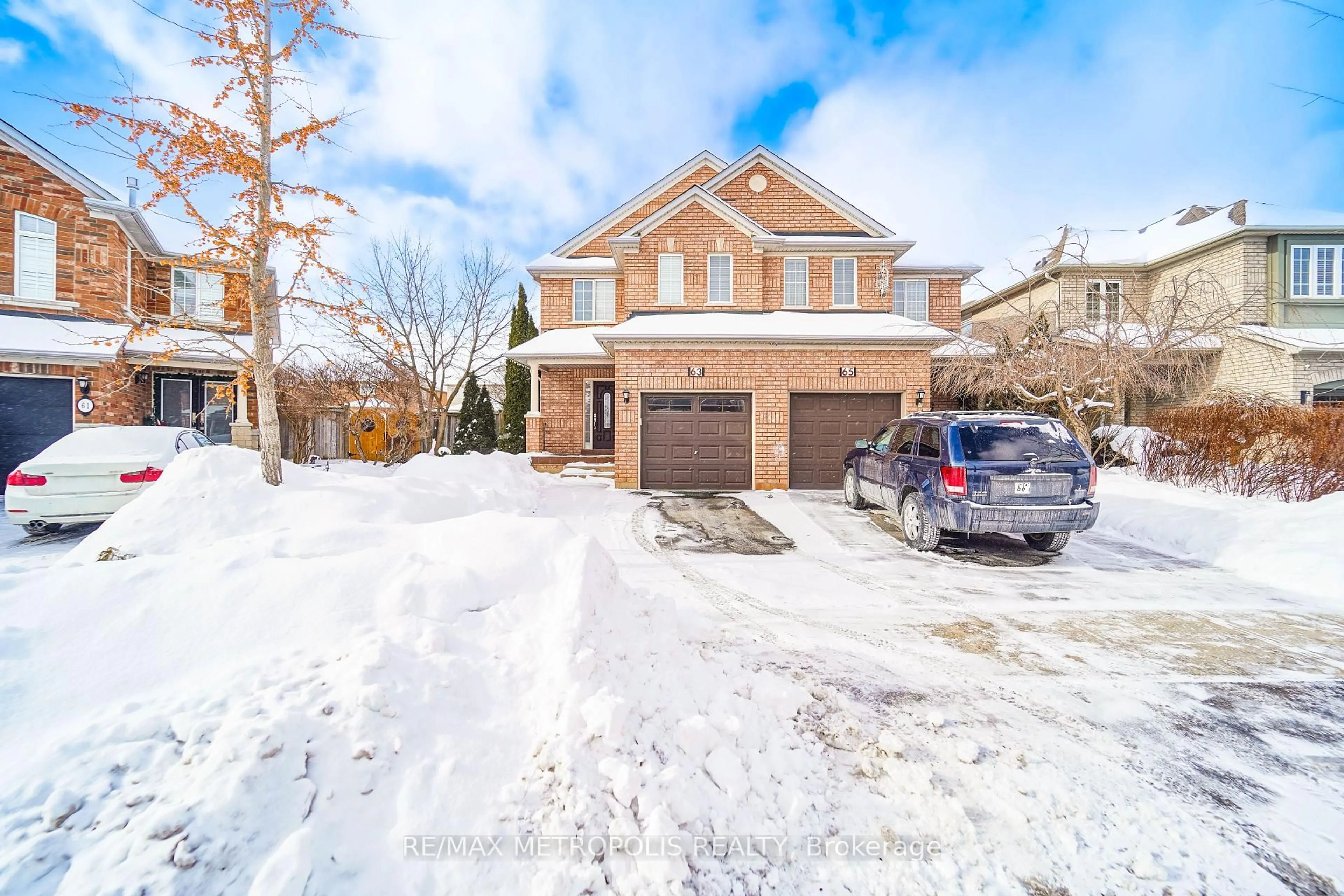 A pic from outside/outdoor area/front of a property/back of a property/a pic from drone, street for 63 Echo Ridge Cres, Vaughan Ontario L4H 2K1