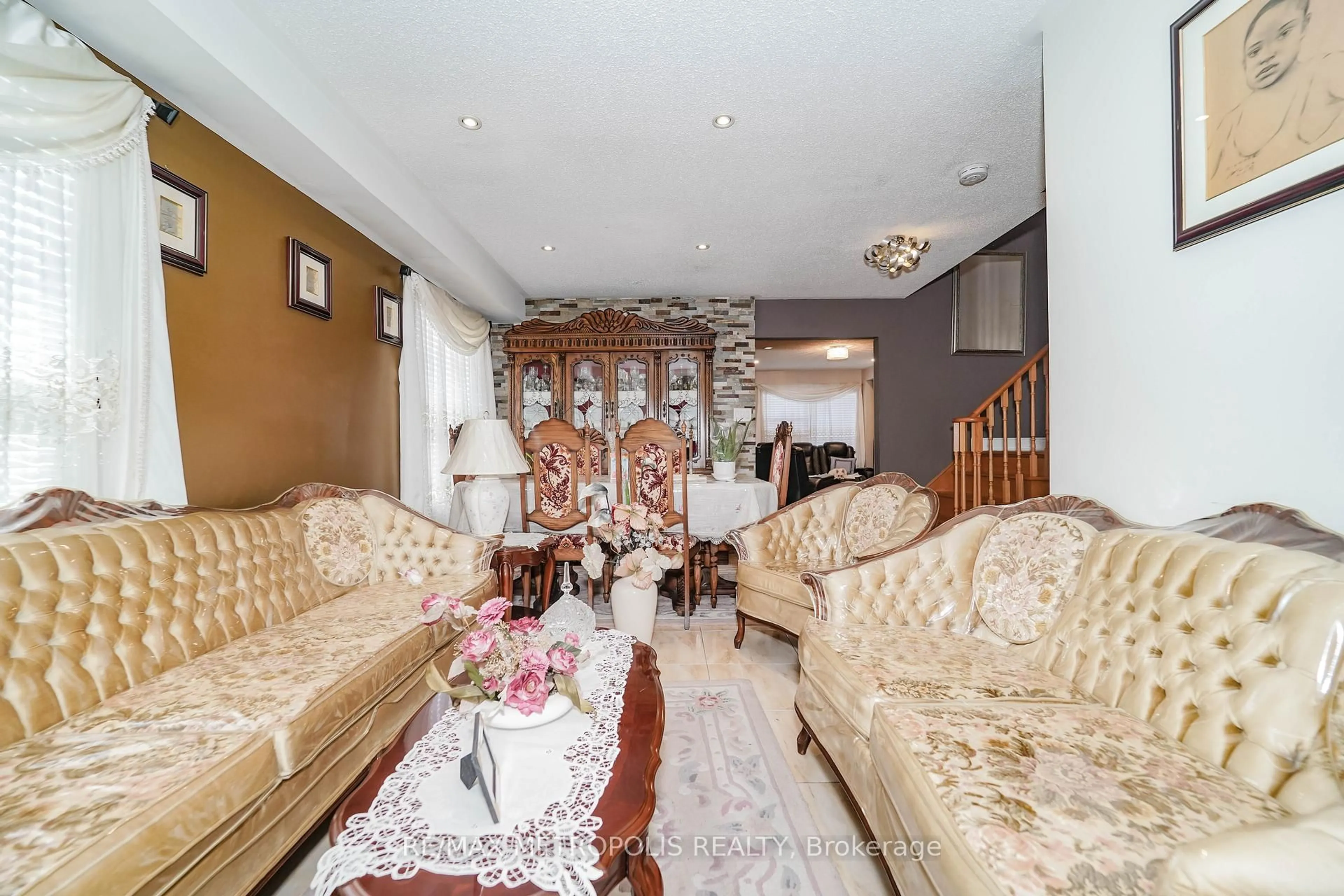Lobby for 63 Echo Ridge Cres, Vaughan Ontario L4H 2K1