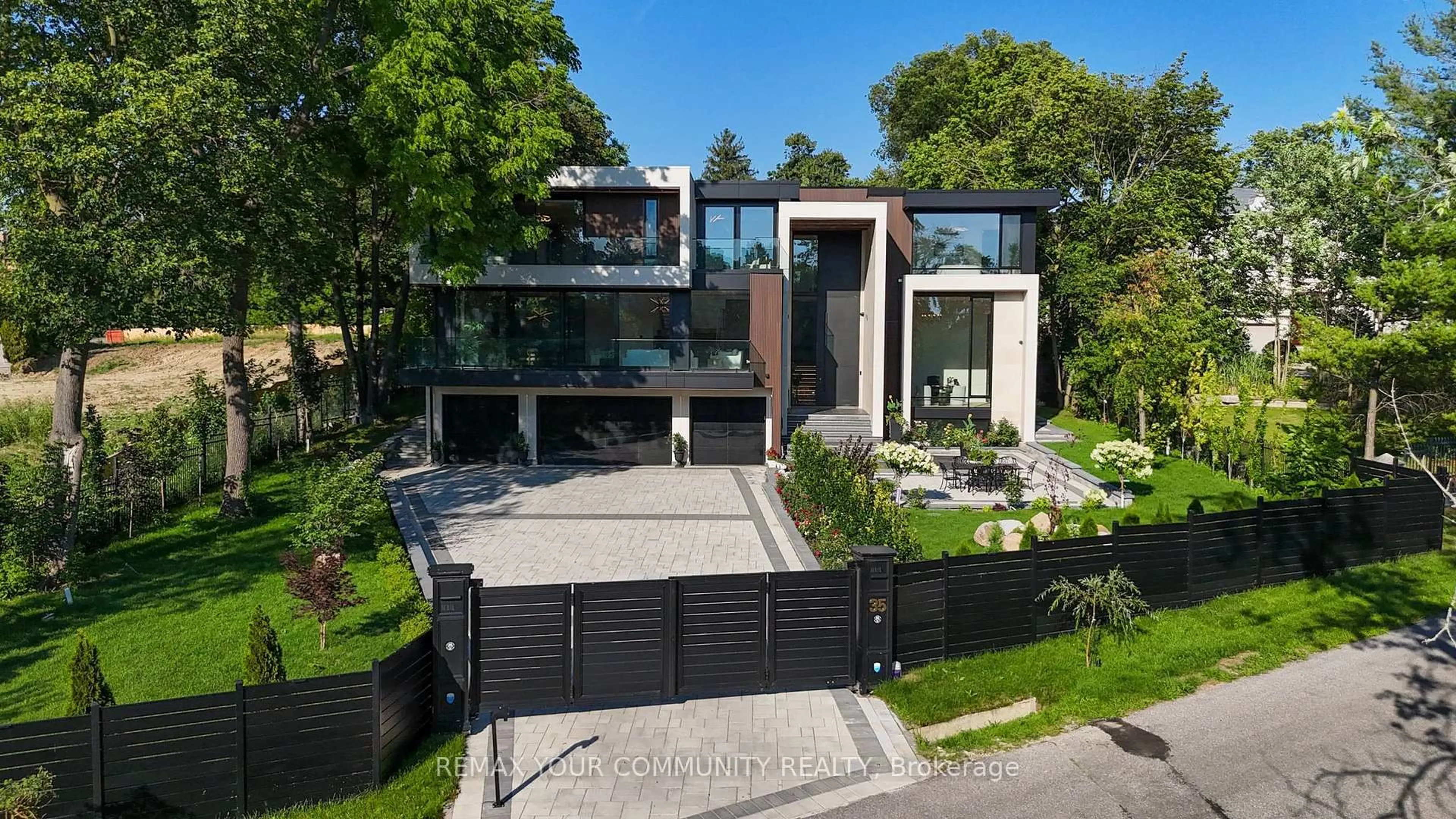 Home with brick exterior material, street for 35 Riverside Blvd, Vaughan Ontario L4J 1H5