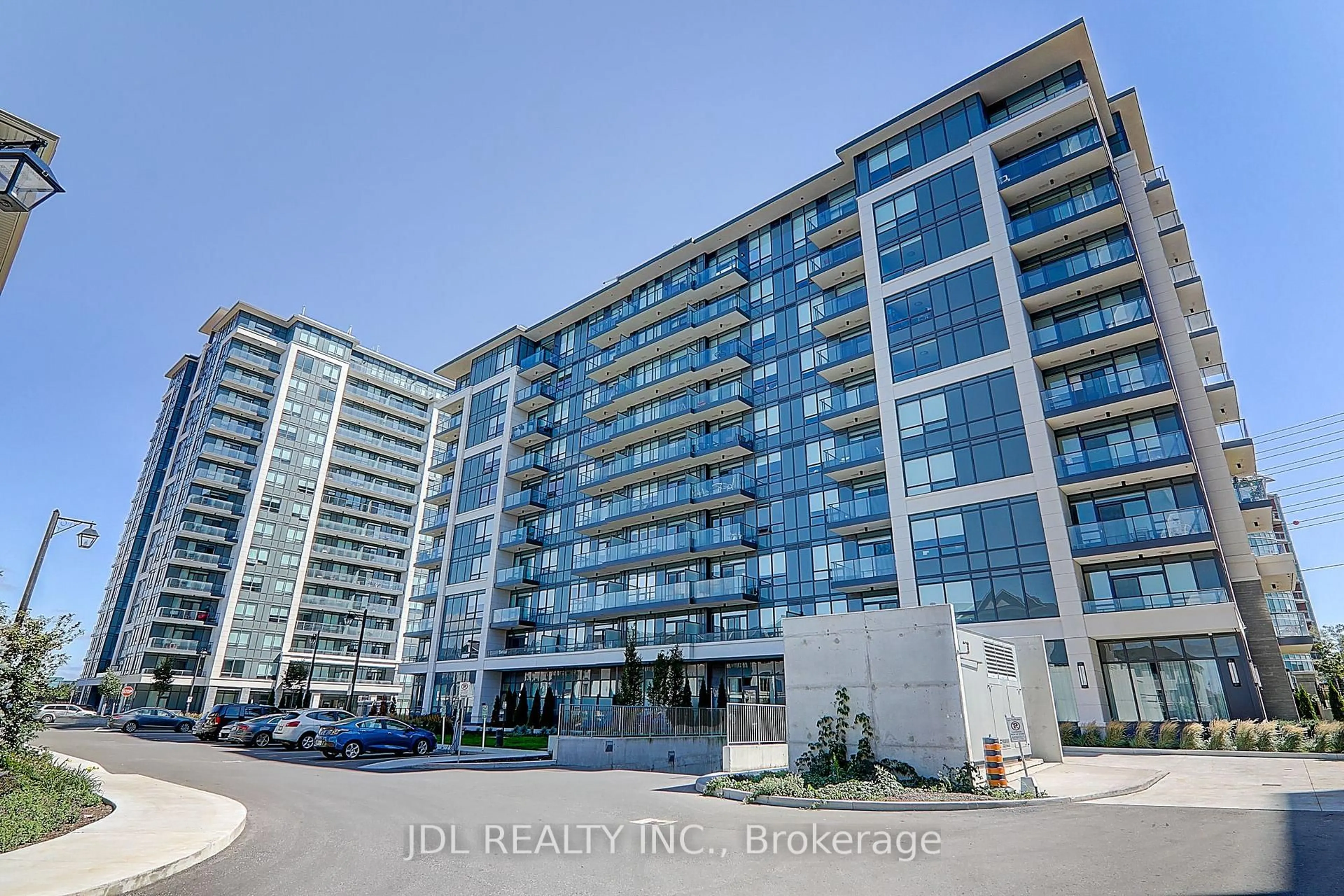 Indoor foyer for 398 Highway 7 St #303, Richmond Hill Ontario L4B 0G6