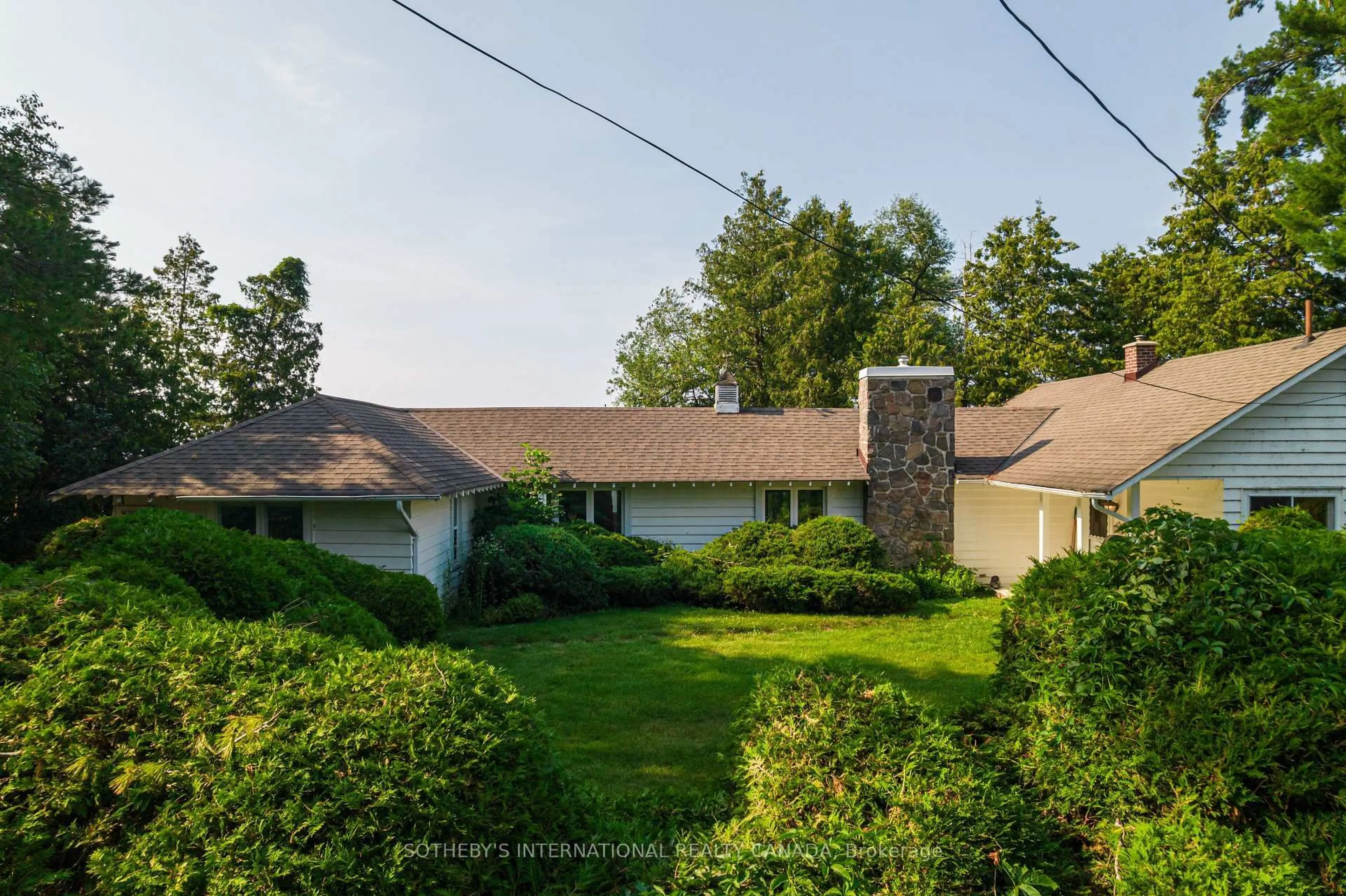 A pic from outside/outdoor area/front of a property/back of a property/a pic from drone, unknown for 104 Hedge Rd, Georgina Ontario L0E 1R0