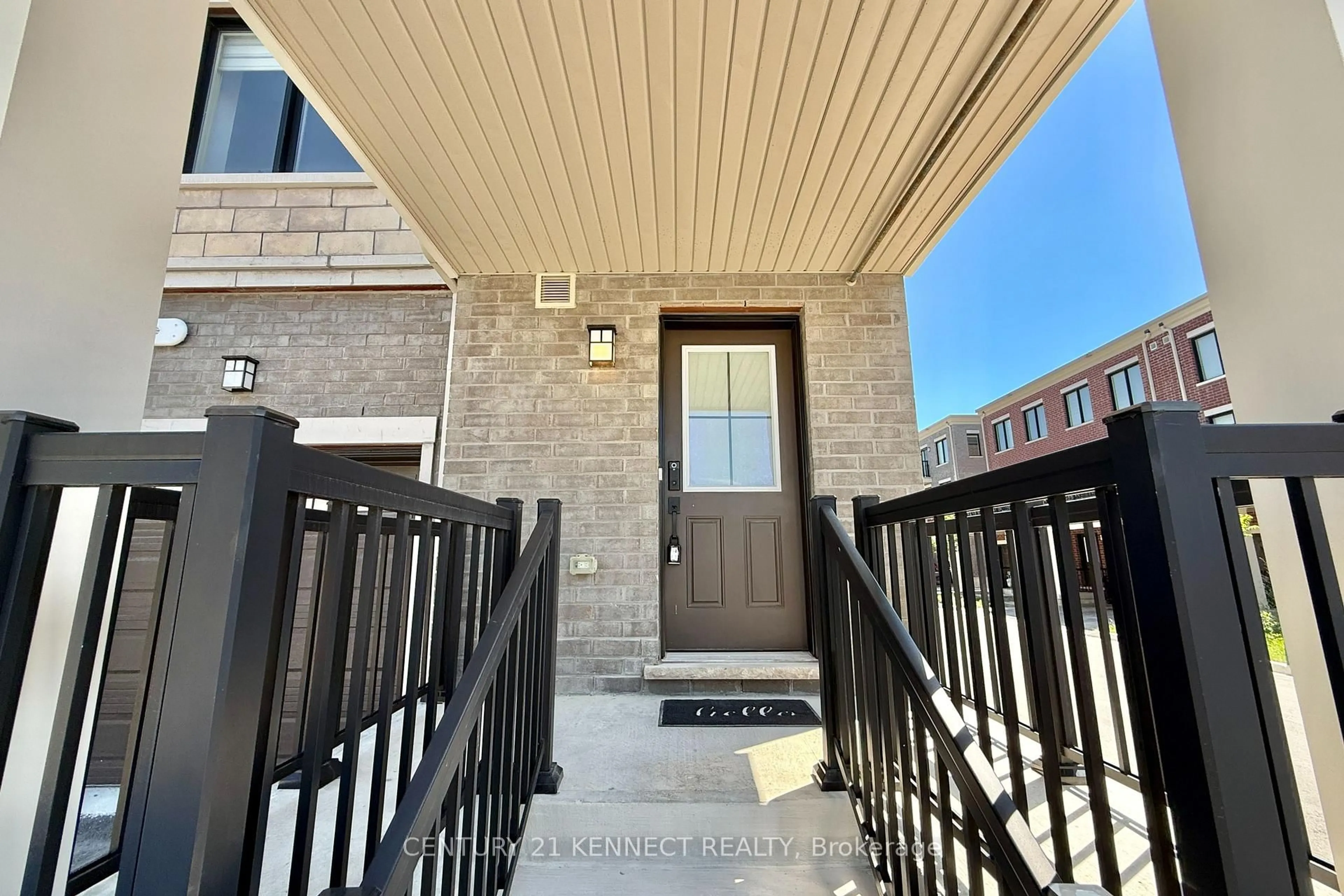 Indoor entryway for 11 Canton Lane, Whitchurch-Stouffville Ontario L4A 4W8